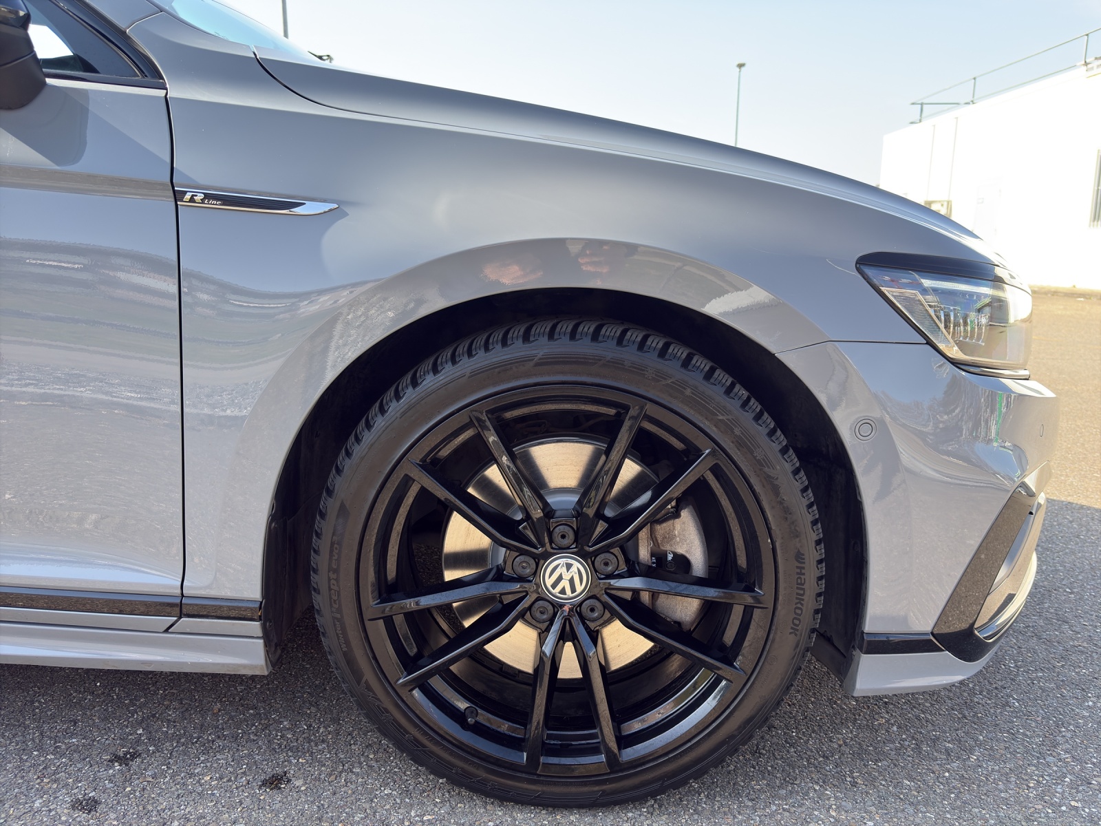 VW Passat Variant 2.0 TSI R-Line Design DSG 4m-image-16