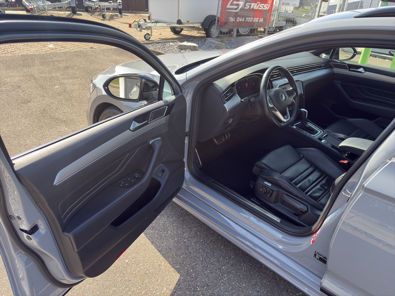 VW Passat Variant 2.0 TSI R-Line Design DSG 4m-image-4