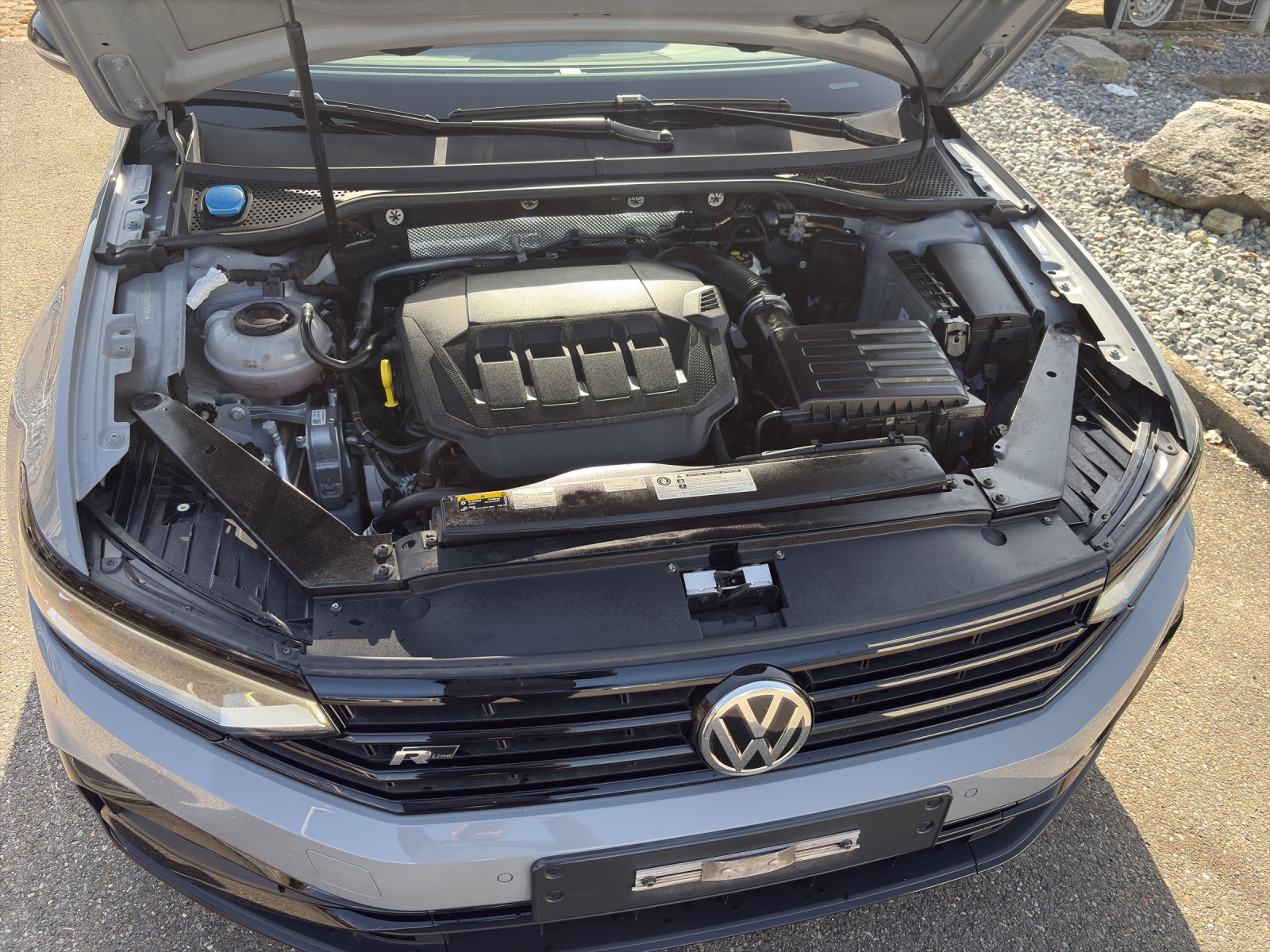 VW Passat Variant 2.0 TSI R-Line Design DSG 4m-image-18