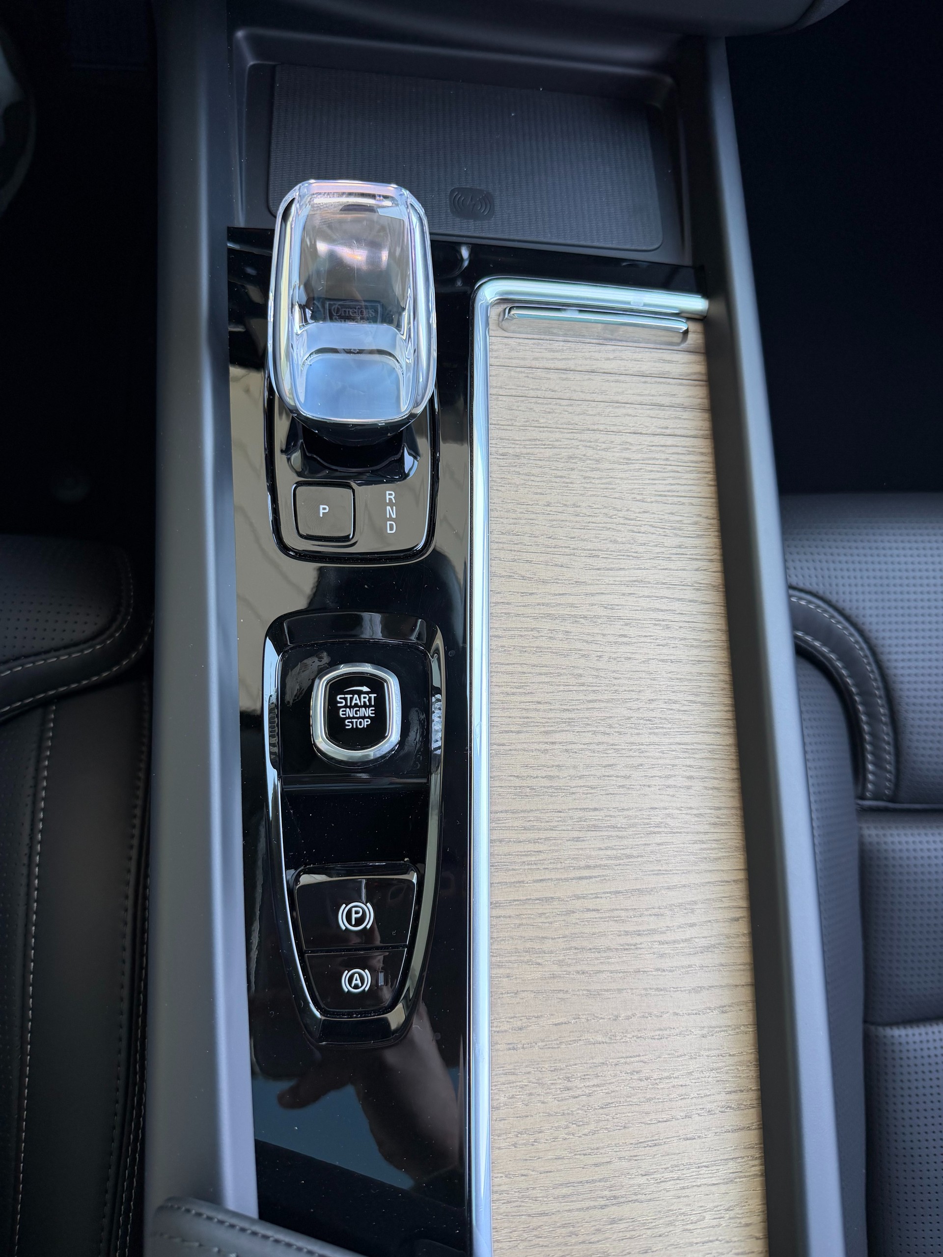 VOLVO XC60 T8 eAWD PluginHybrid Ultra Dark Geartronic-image-12