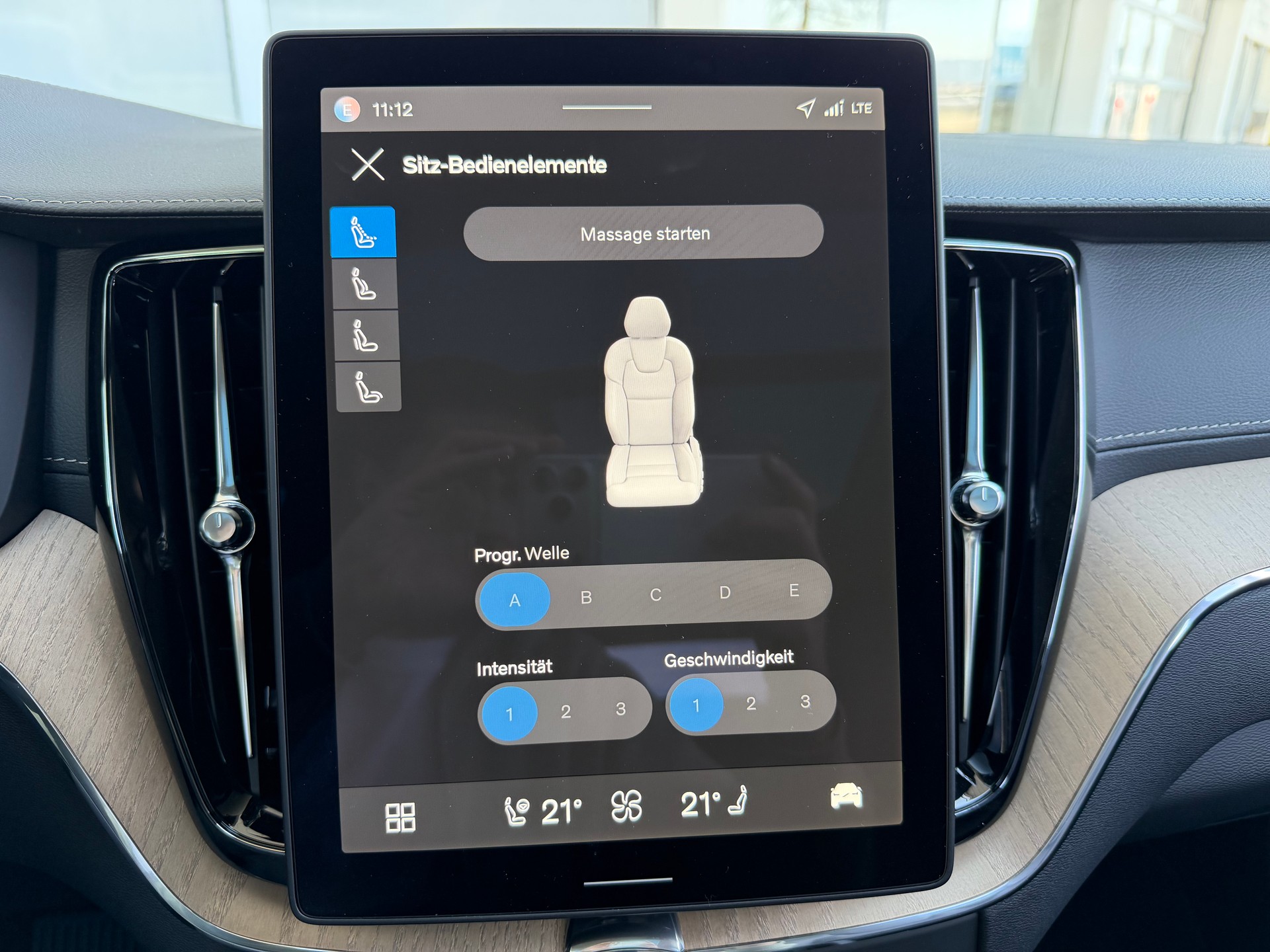 VOLVO XC60 T8 eAWD PluginHybrid Ultra Dark Geartronic-image-18