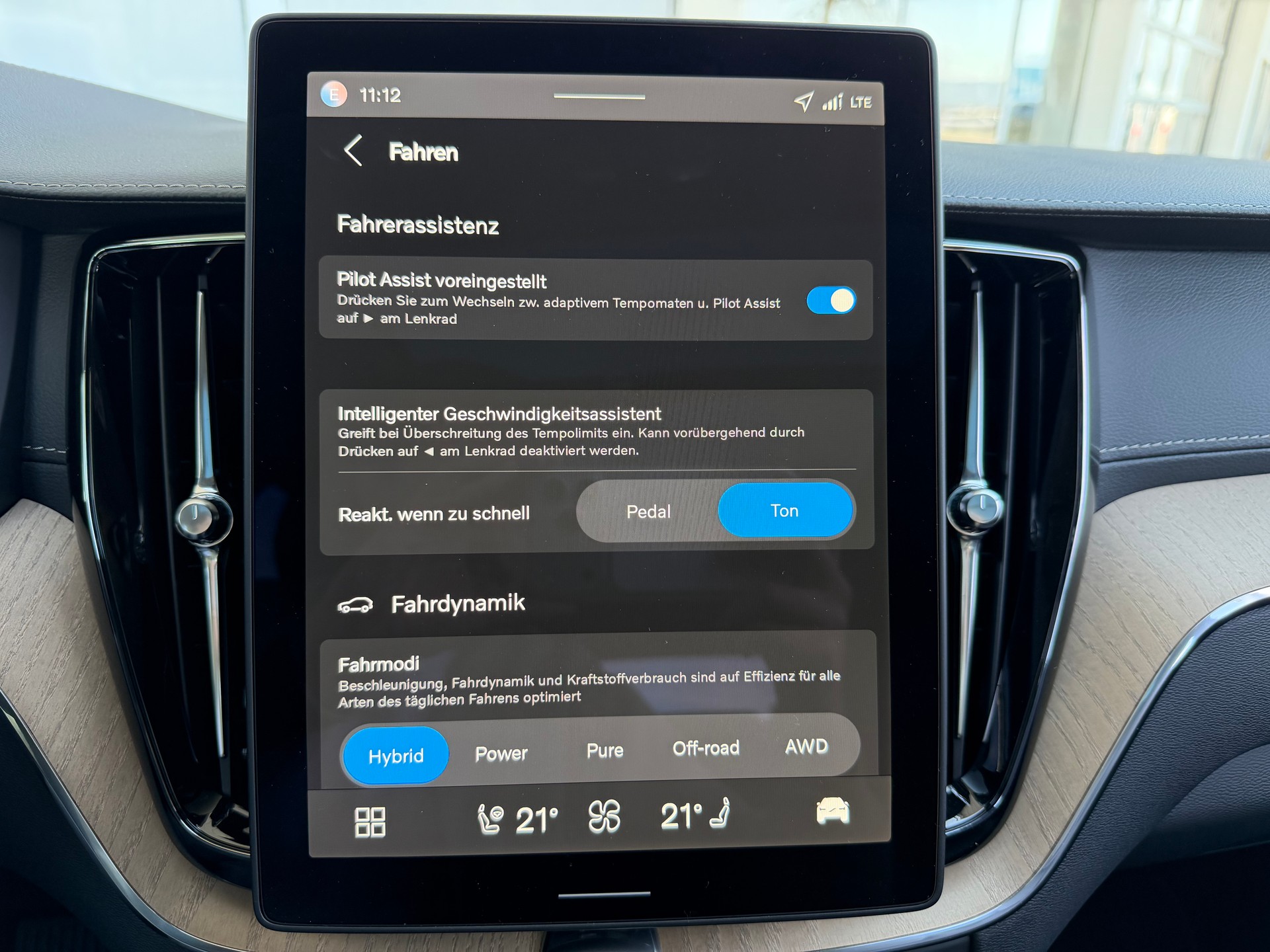 VOLVO XC60 T8 eAWD PluginHybrid Ultra Dark Geartronic-image-20