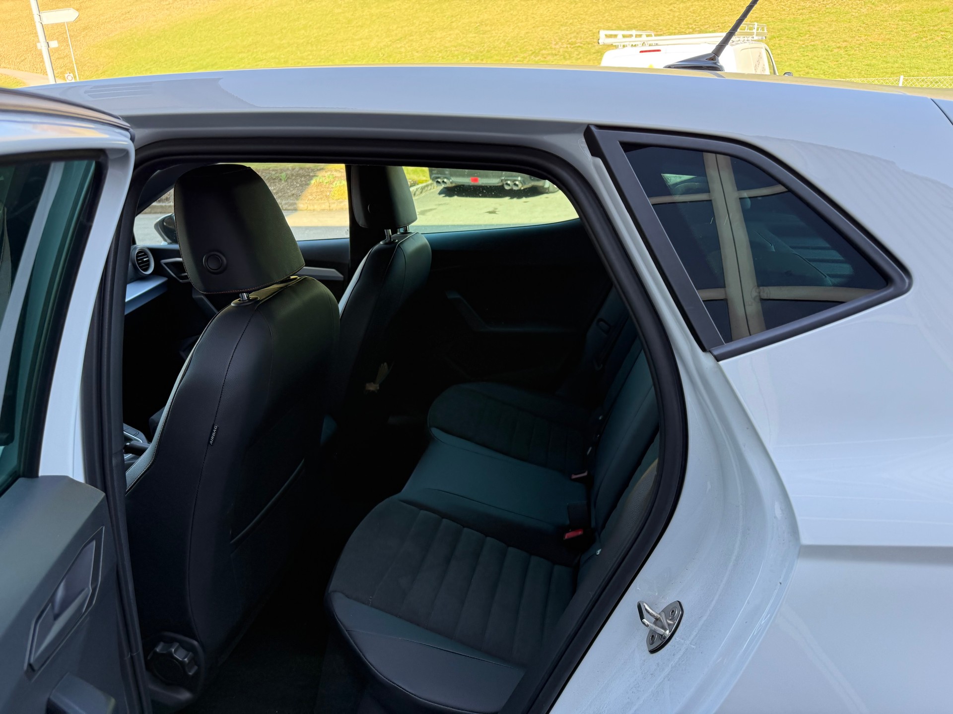 SEAT Ibiza 1.0 EcoTSI Hola FR DSG-image-6
