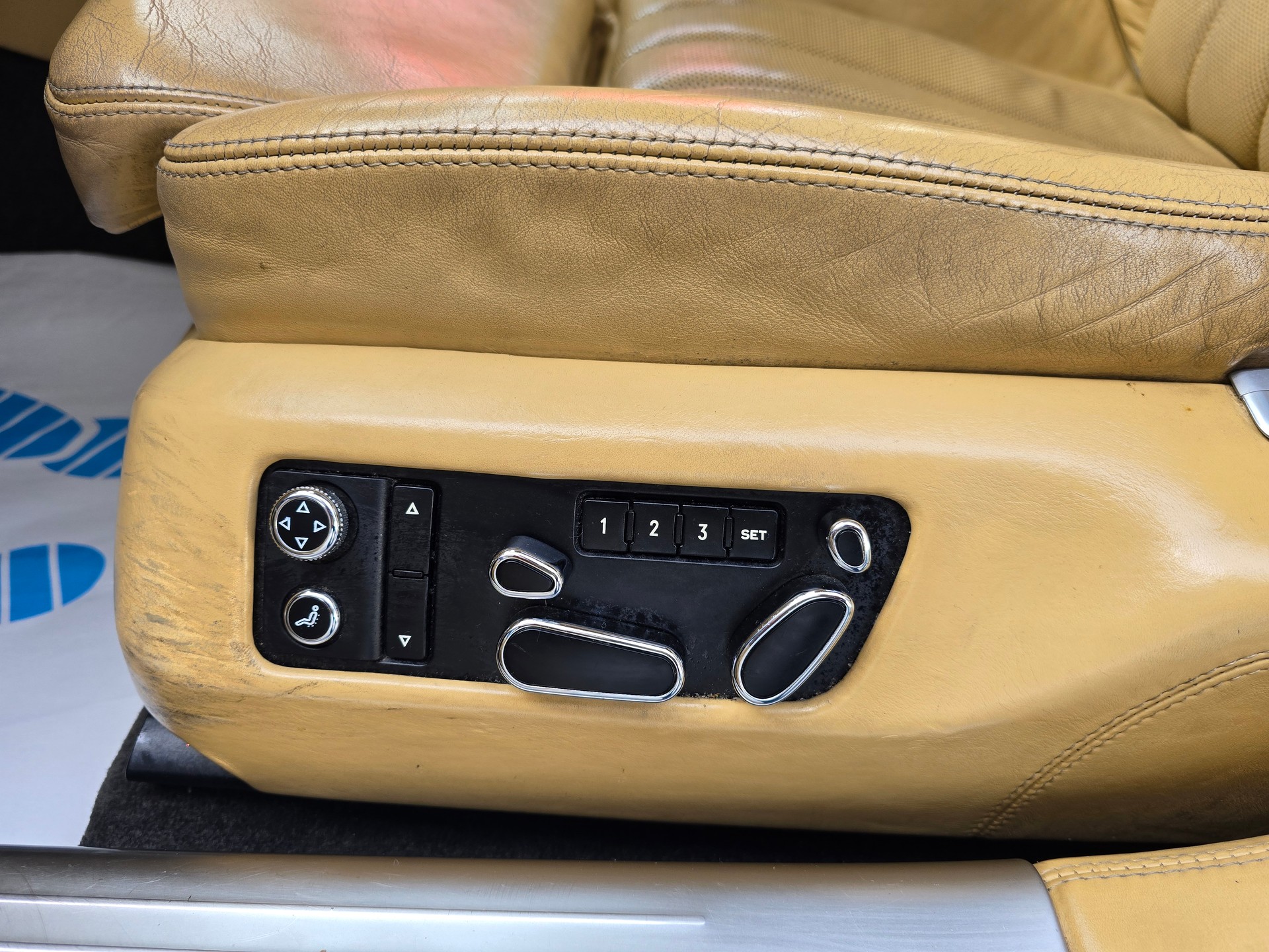 BENTLEY Continental Flying Spur 6.0-image-12