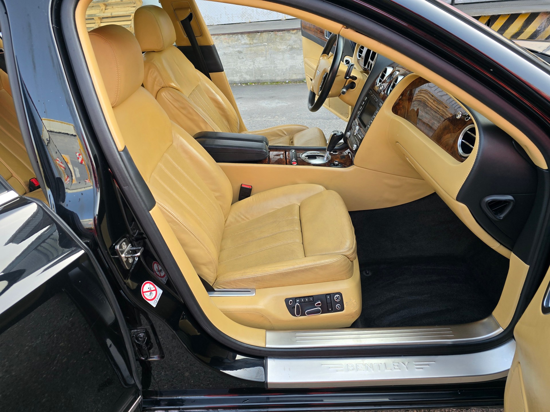 BENTLEY Continental Flying Spur 6.0-image-17