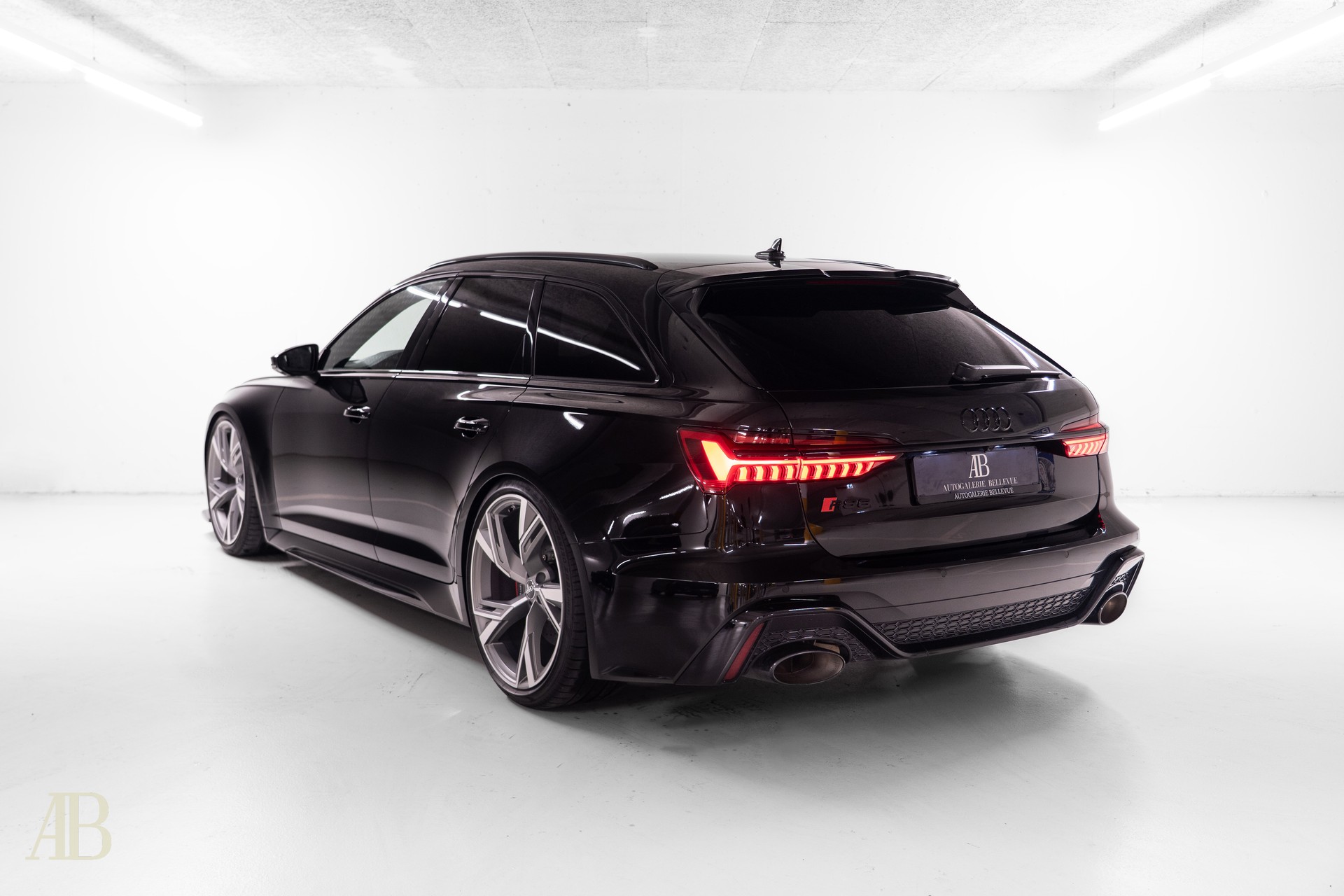 AUDI RS6 Avant 4.0 V8 TFSI quattro T-Tronic - Ab Service-image-4