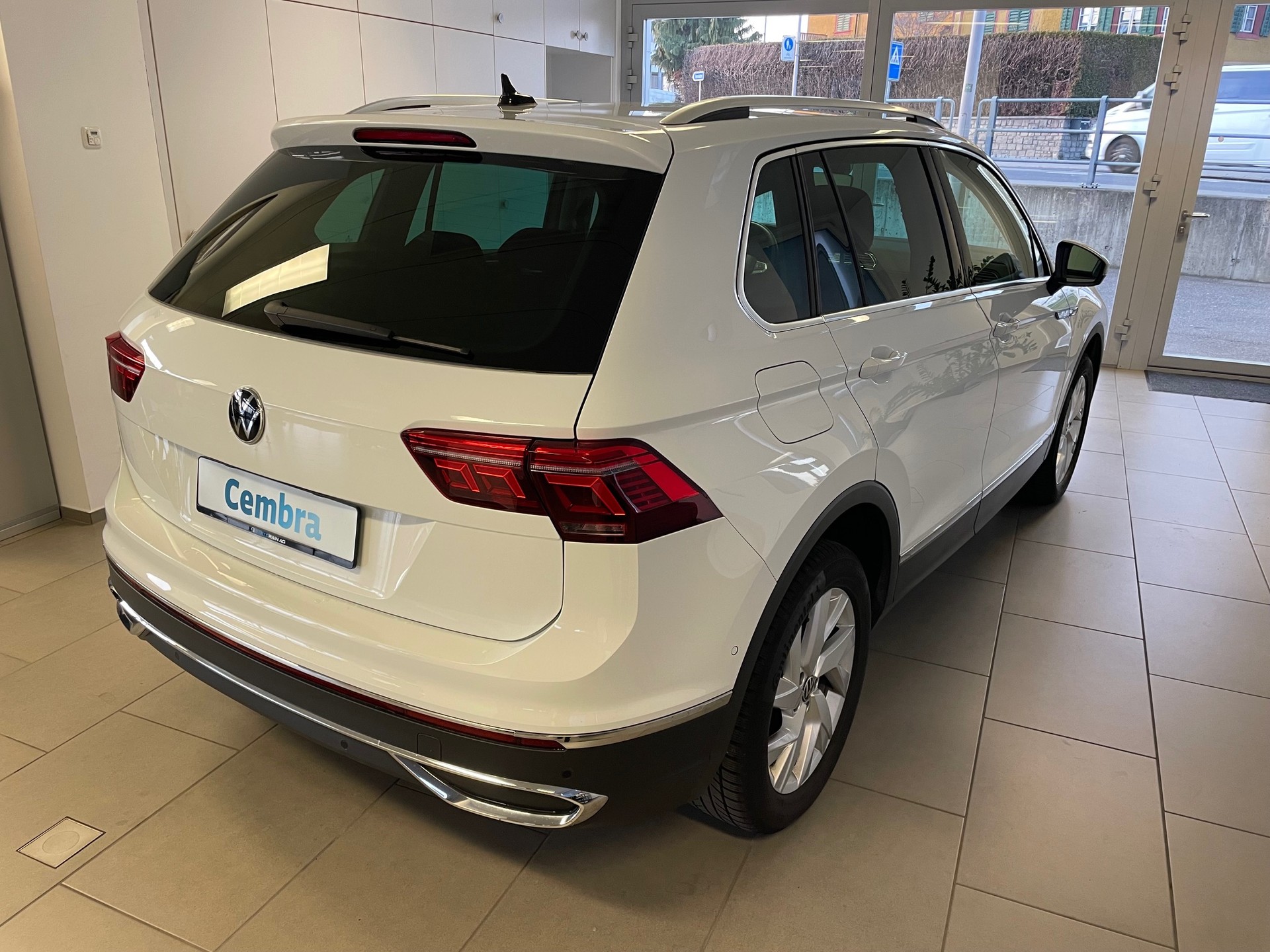 VW Tiguan 2.0 TDI SCR Elegance 4Motion DSG-image-2