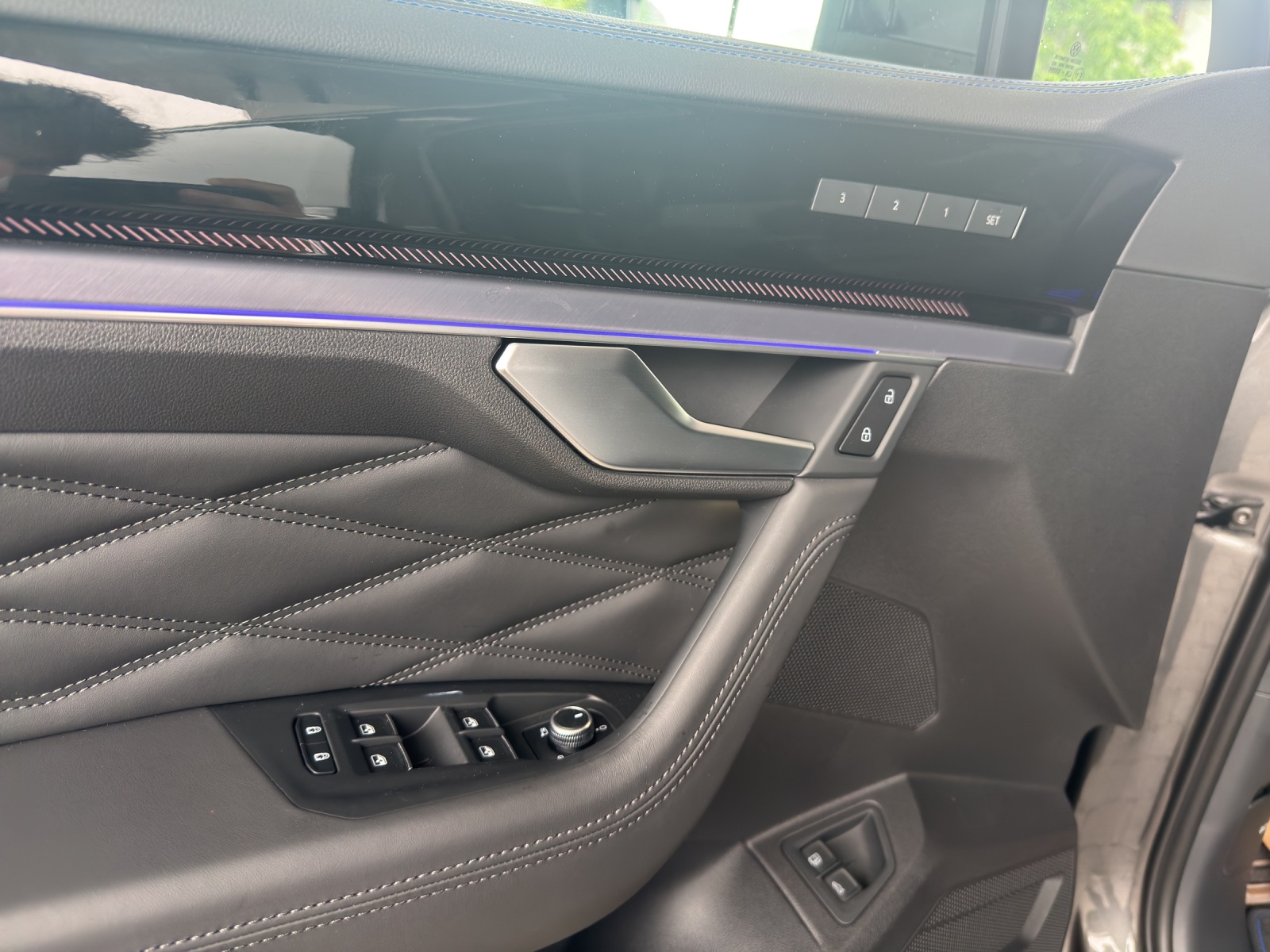 VW Touareg 3.0 TSI eHybrid R Final Edition Tiptronic-image-16