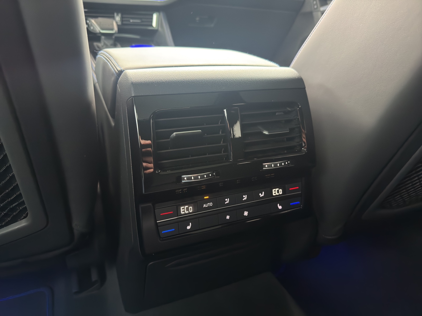 VW Touareg 3.0 TSI eHybrid R Final Edition Tiptronic-image-15