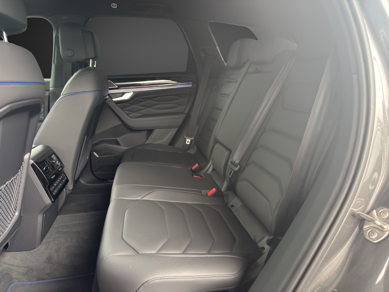 VW Touareg 3.0 TSI eHybrid R Final Edition Tiptronic-image-8