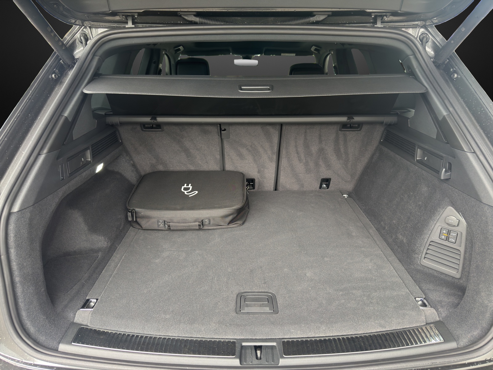 VW Touareg 3.0 TSI eHybrid R Final Edition Tiptronic-image-12