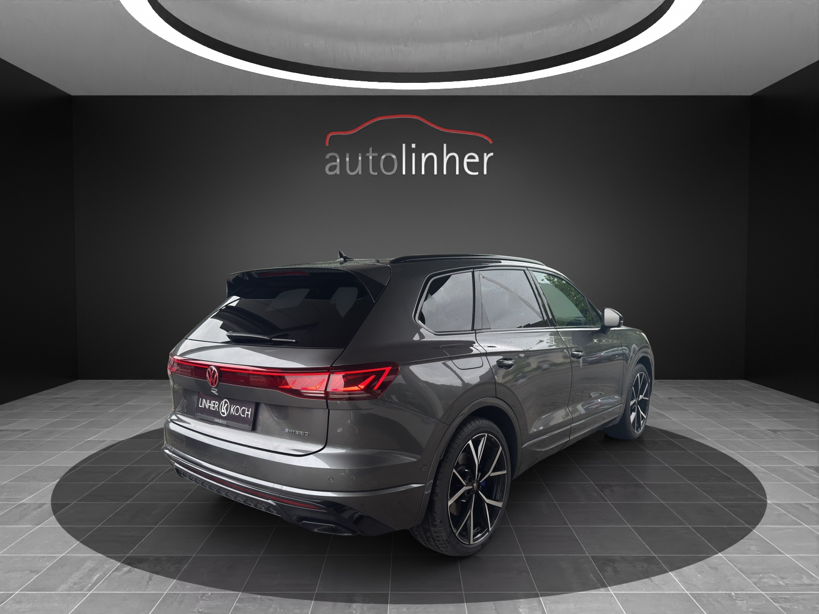 VW Touareg 3.0 TSI eHybrid R Final Edition Tiptronic-image-4