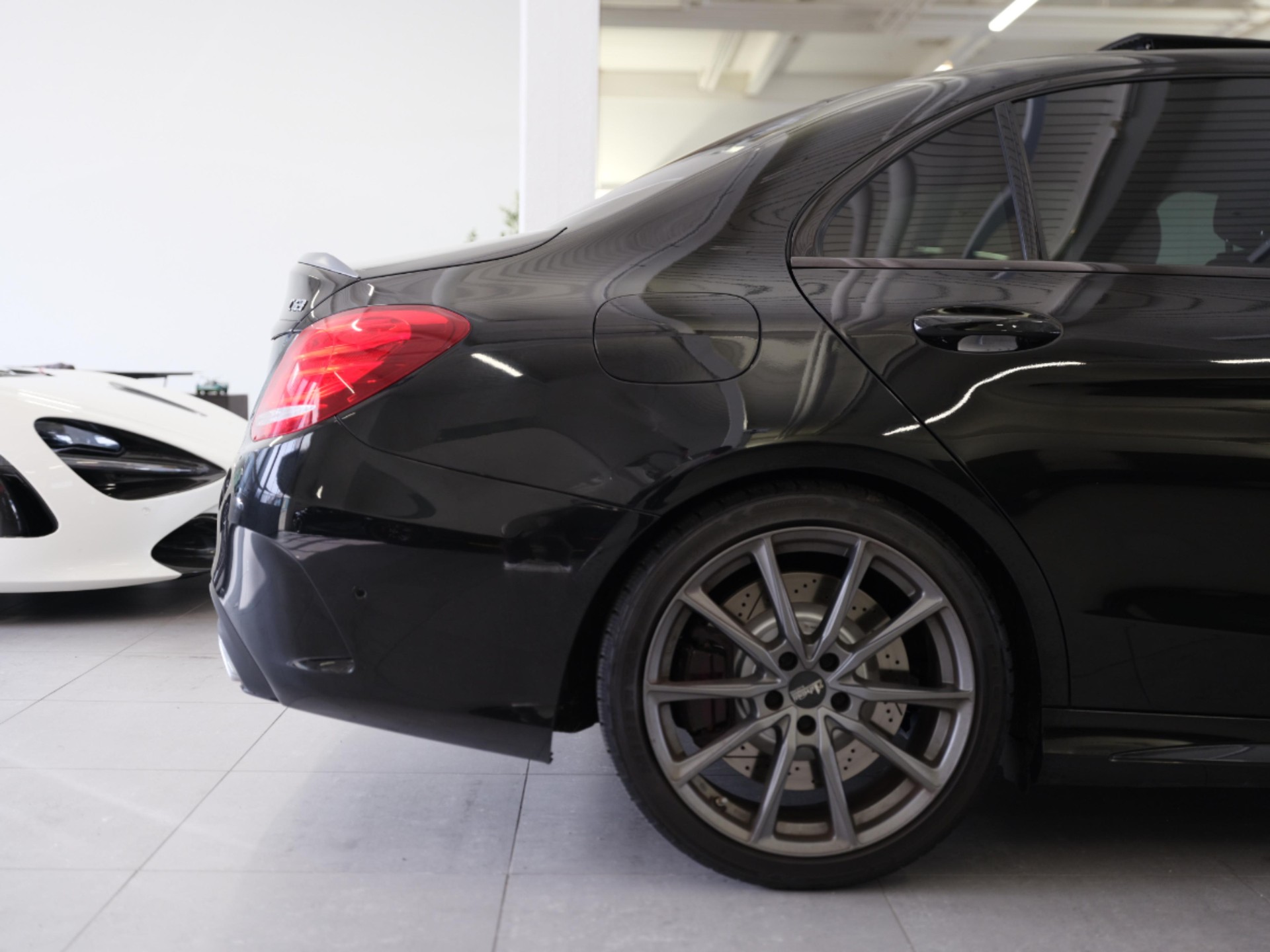 MERCEDES-BENZ C 63 AMG Speedshift *AMG Abgasanlage* *Panorama* *Burmester Soundsystem*-image-12