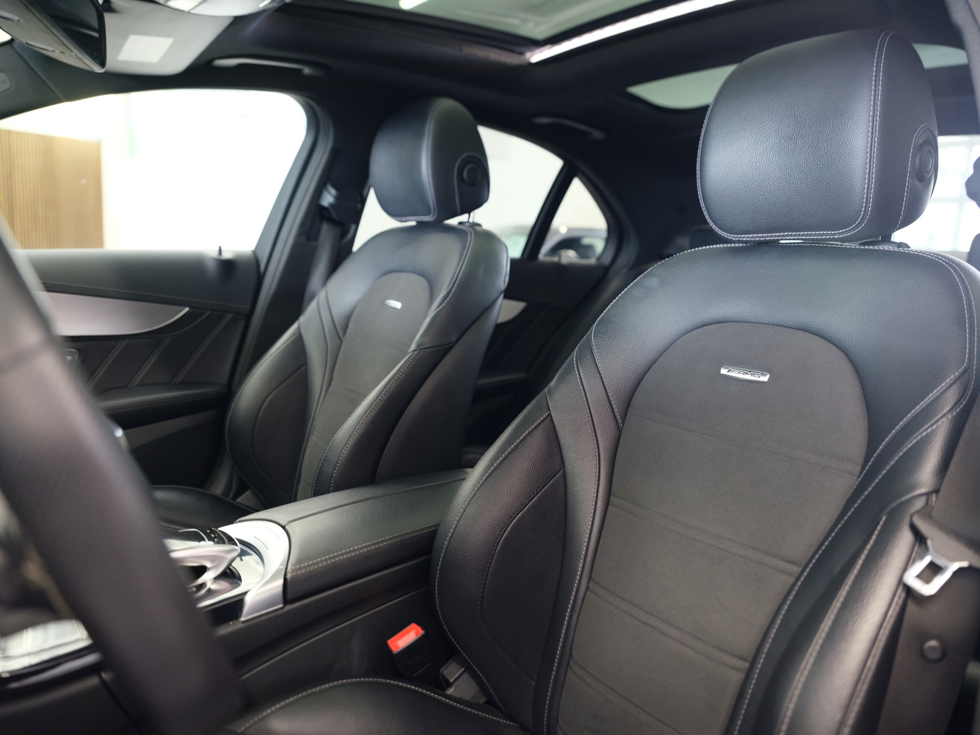 MERCEDES-BENZ C 63 AMG Speedshift *AMG Abgasanlage* *Panorama* *Burmester Soundsystem*-image-13