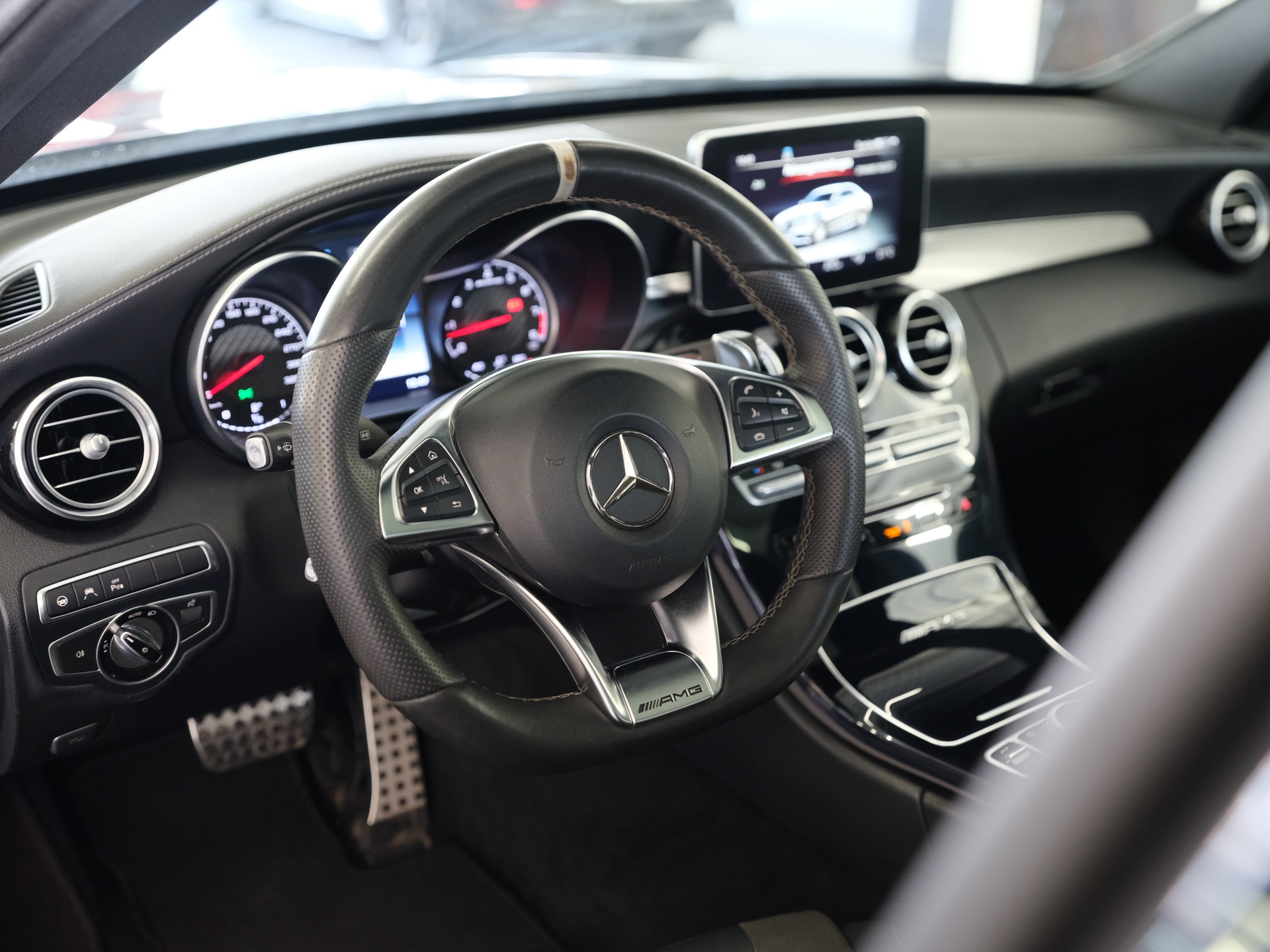 MERCEDES-BENZ C 63 AMG Speedshift *AMG Abgasanlage* *Panorama* *Burmester Soundsystem*-image-16