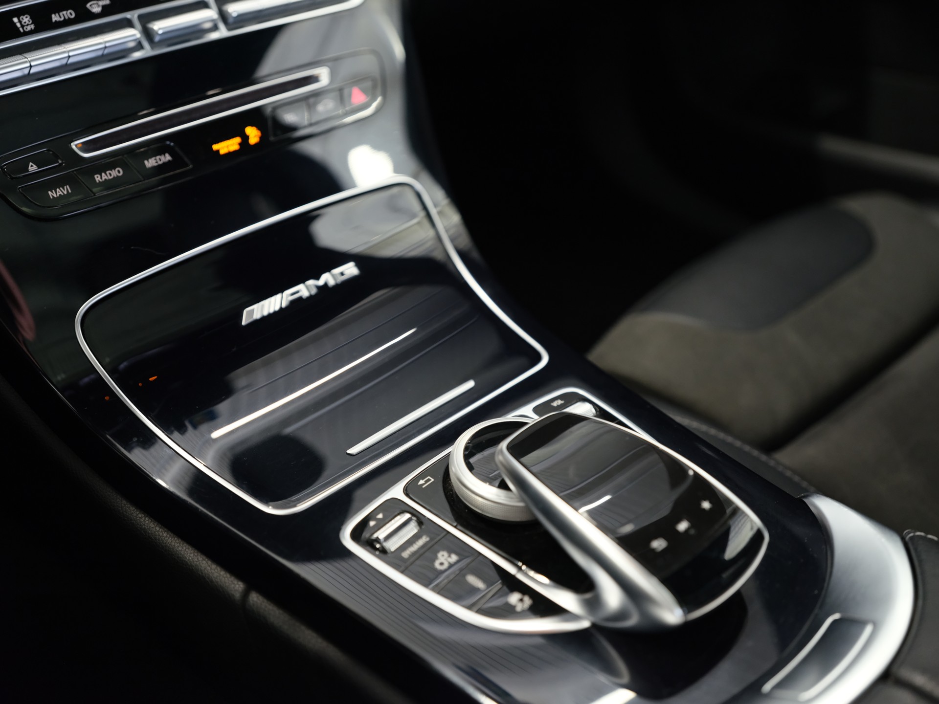 MERCEDES-BENZ C 63 AMG Speedshift *AMG Abgasanlage* *Panorama* *Burmester Soundsystem*-image-22