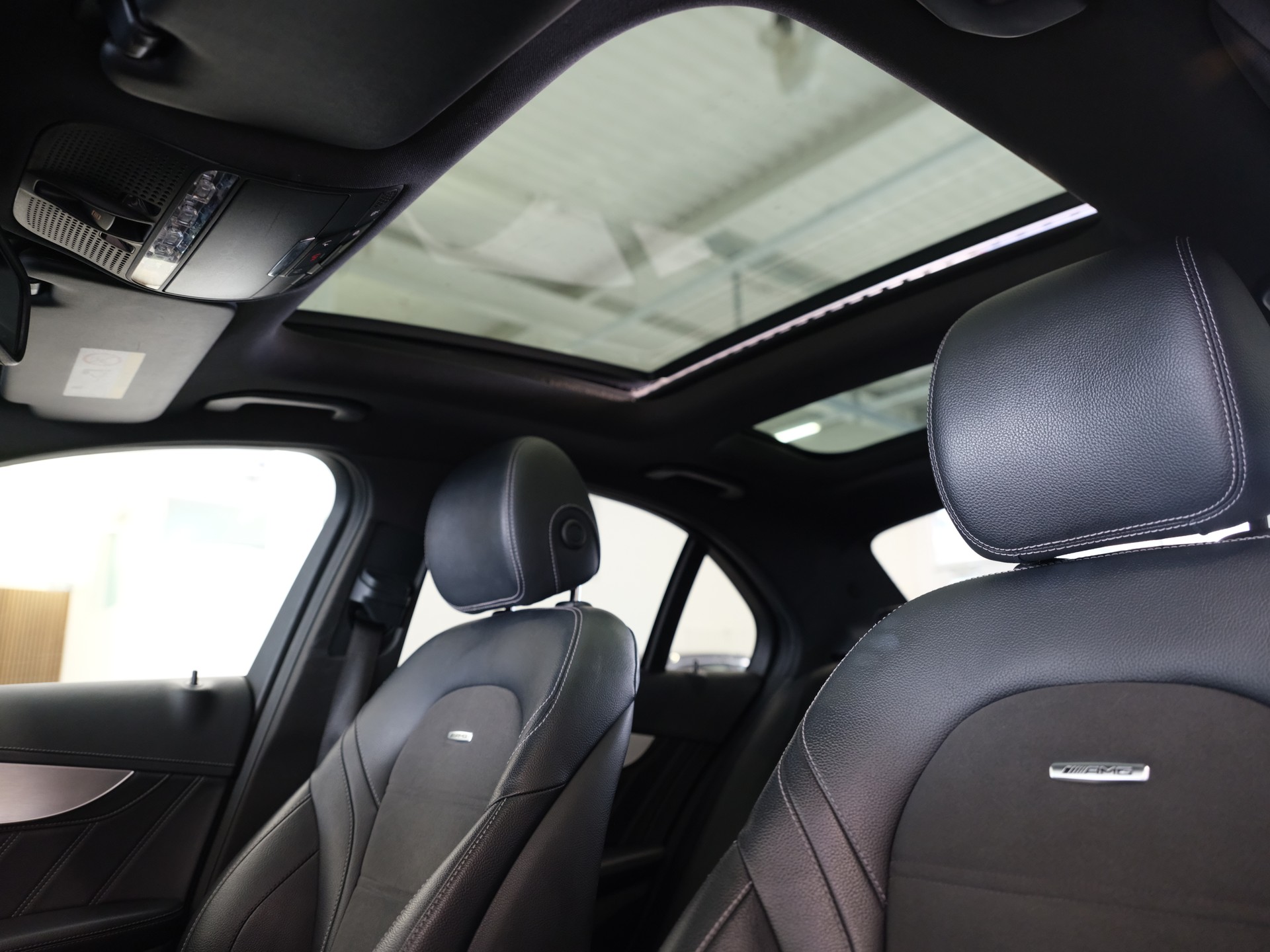 MERCEDES-BENZ C 63 AMG Speedshift *AMG Abgasanlage* *Panorama* *Burmester Soundsystem*-image-14