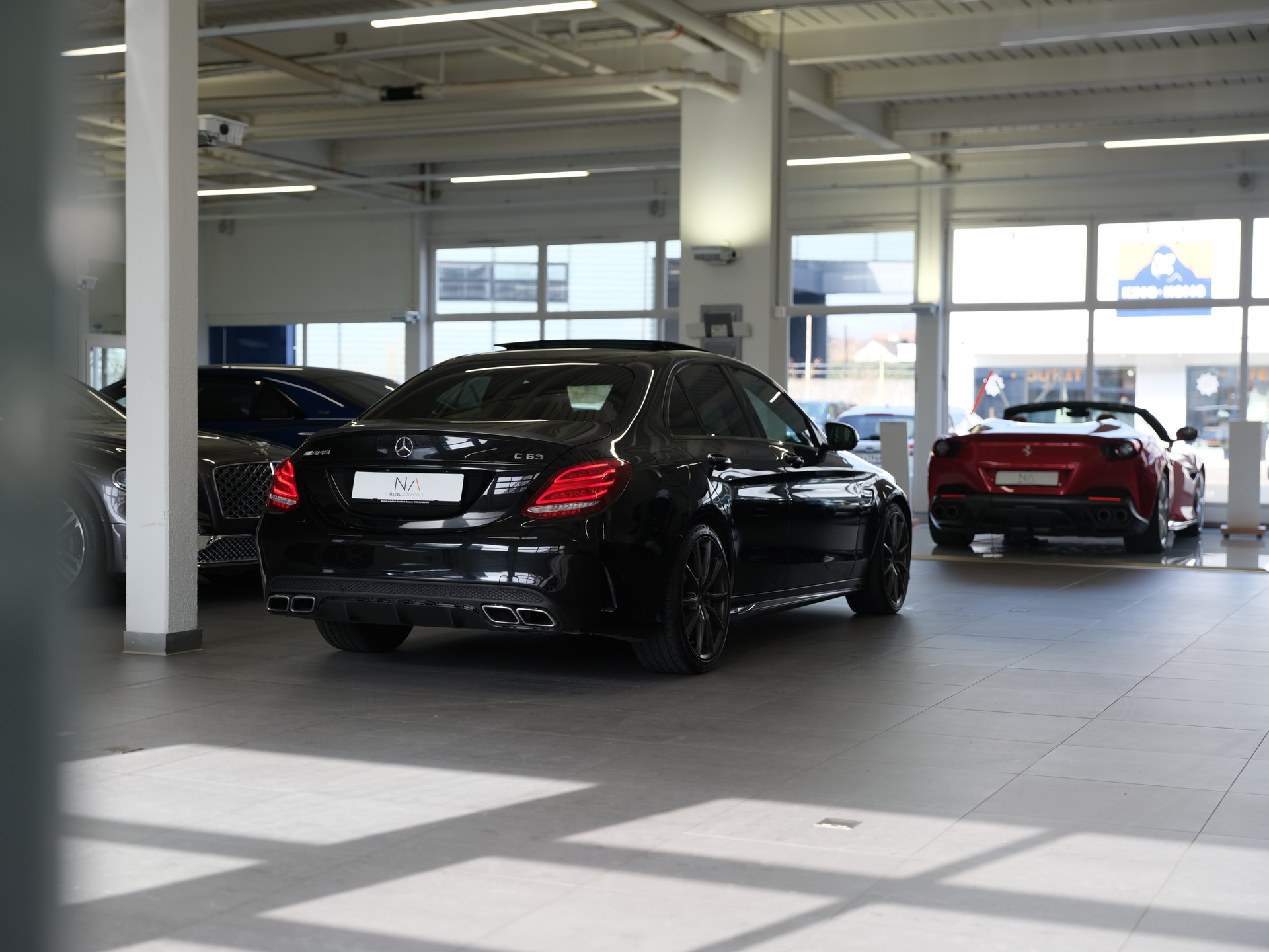 MERCEDES-BENZ C 63 AMG Speedshift *AMG Abgasanlage* *Panorama* *Burmester Soundsystem*-image-11