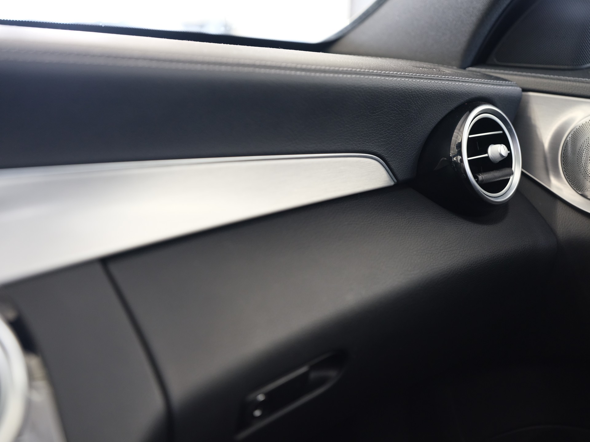 MERCEDES-BENZ C 63 AMG Speedshift *AMG Abgasanlage* *Panorama* *Burmester Soundsystem*-image-23