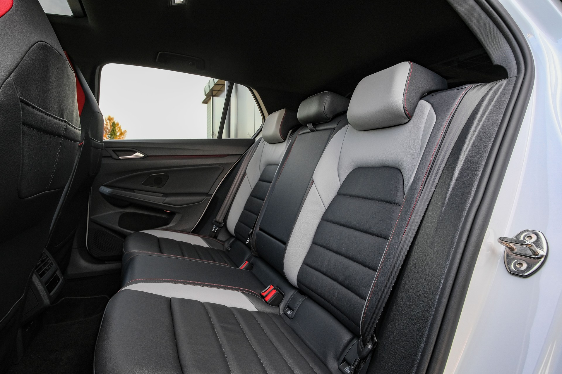 VW Golf 2.0 TSI GTI DSG LEDERPAKET-image-11
