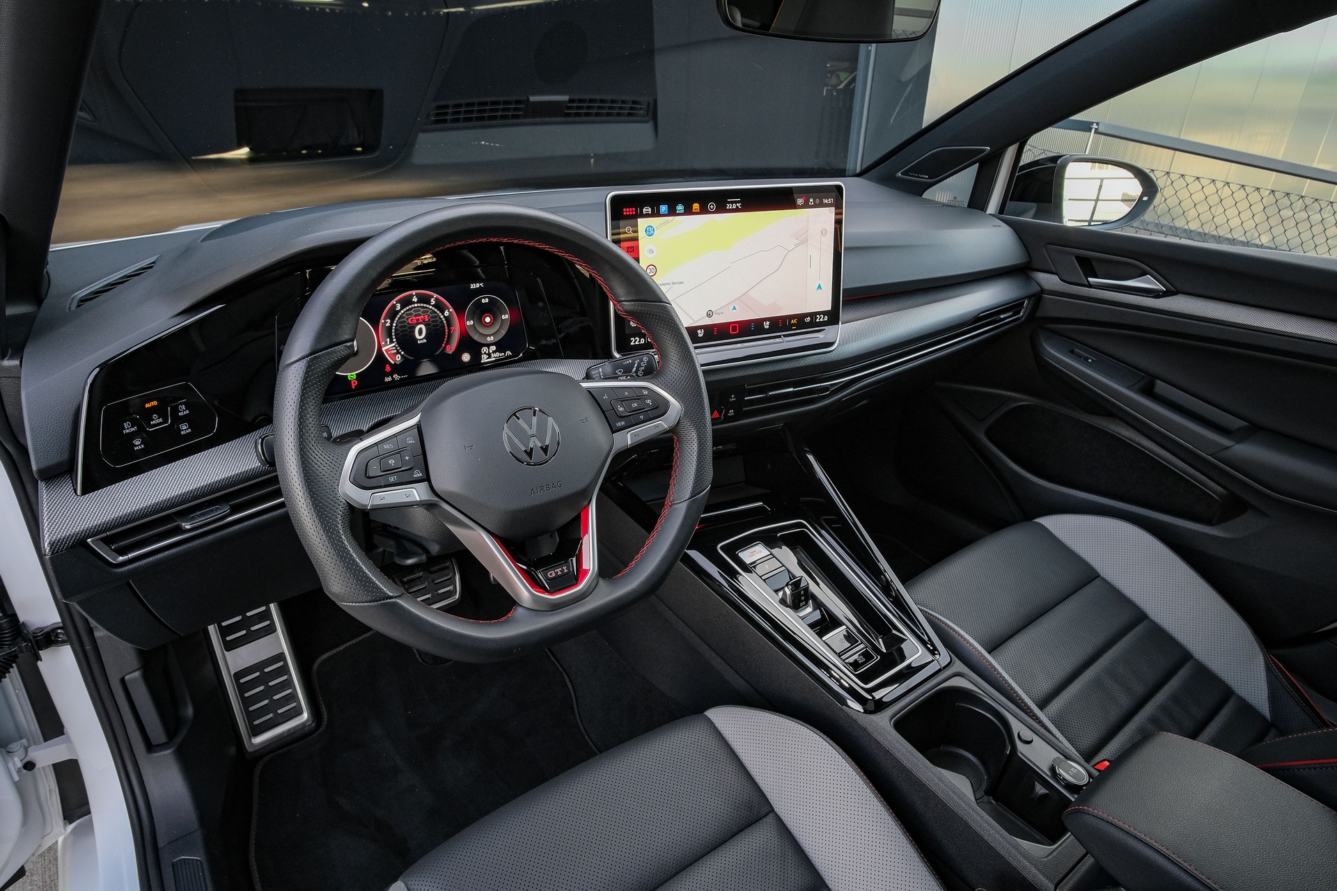 VW Golf 2.0 TSI GTI DSG LEDERPAKET-image-12