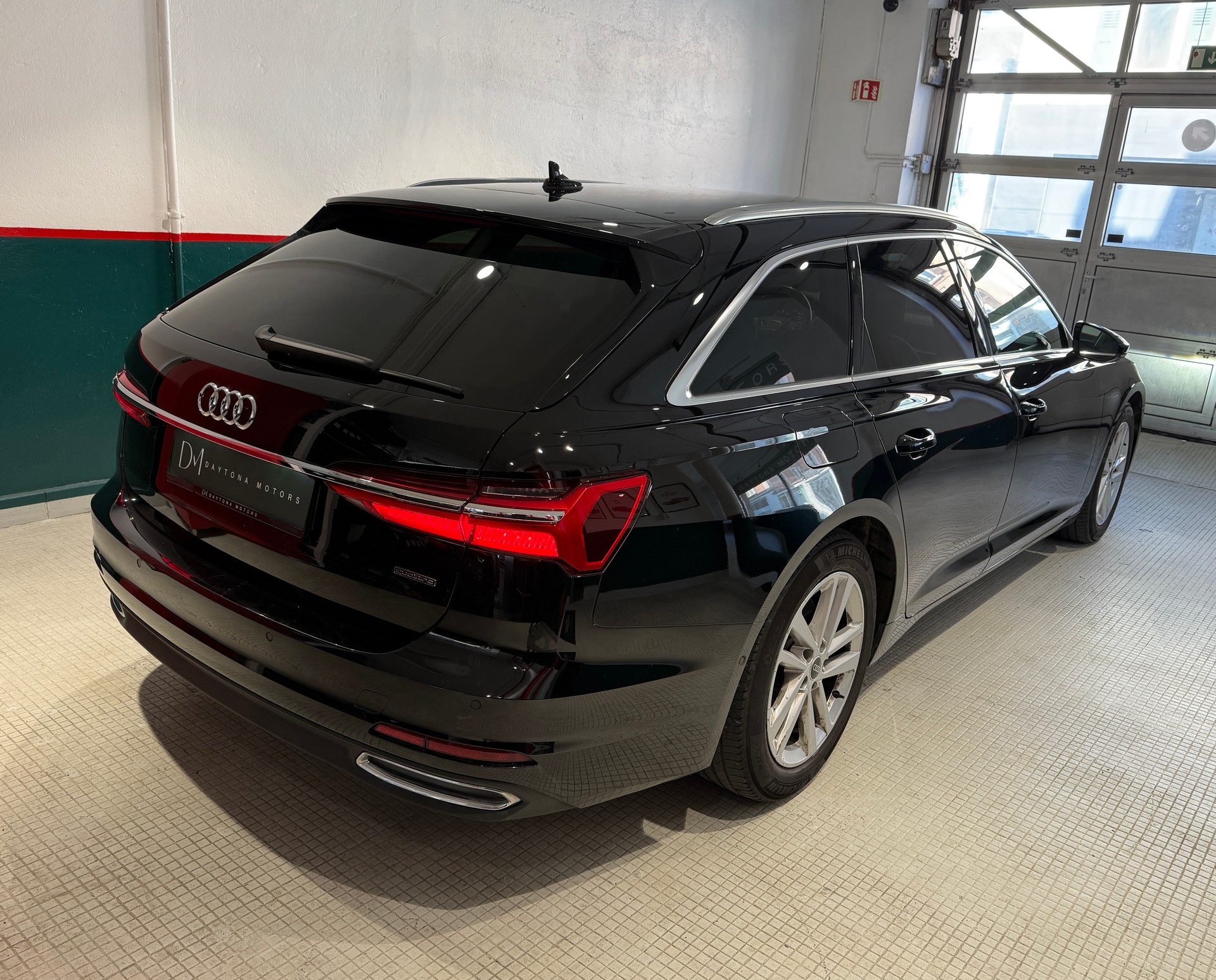 AUDI A6 Avant 45 TFSI quattro S-tronic-image-2
