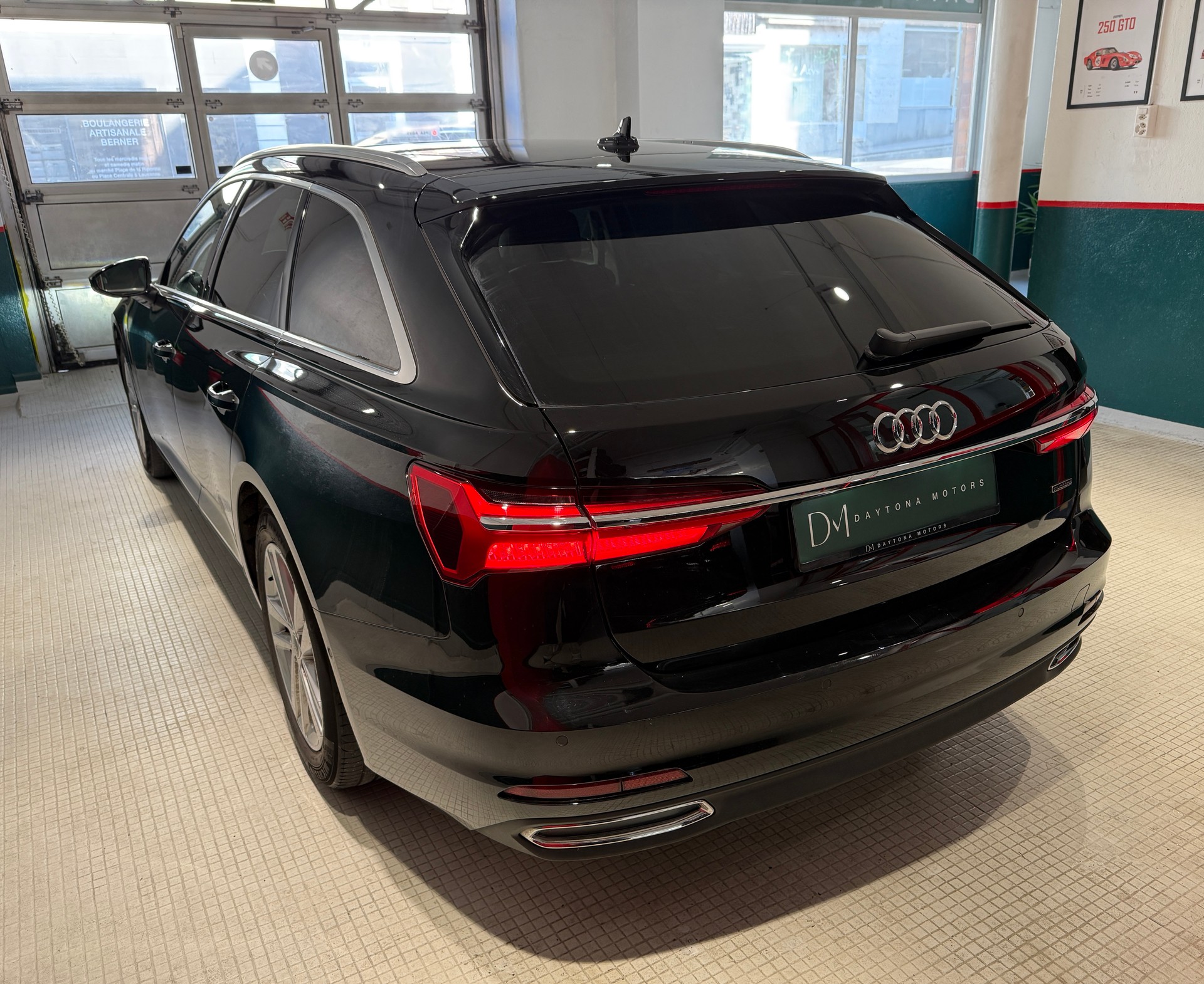 AUDI A6 Avant 45 TFSI quattro S-tronic-image-4