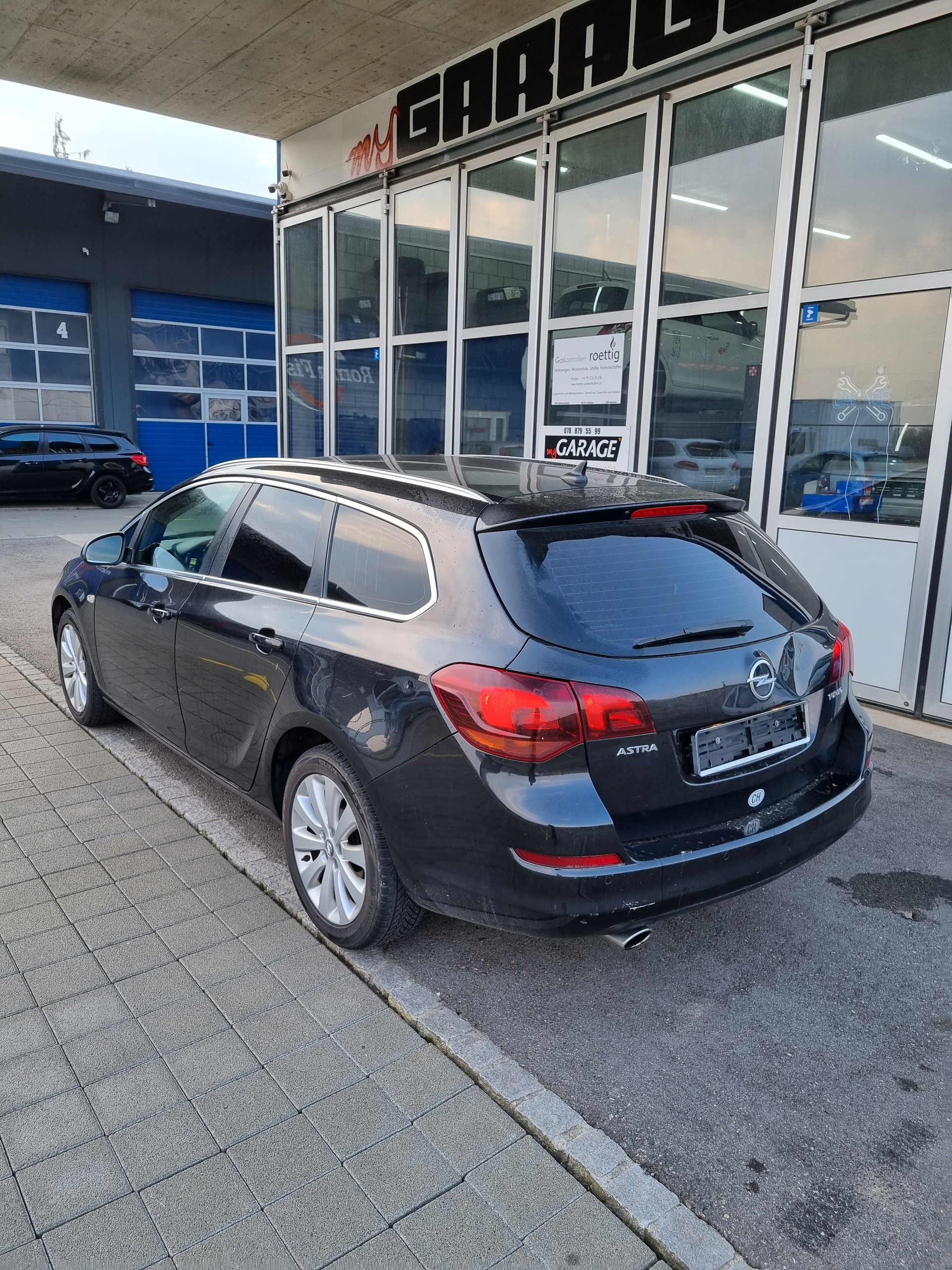 OPEL Astra SportsTourer 1.4i 16V Turbo Automatic-image-4