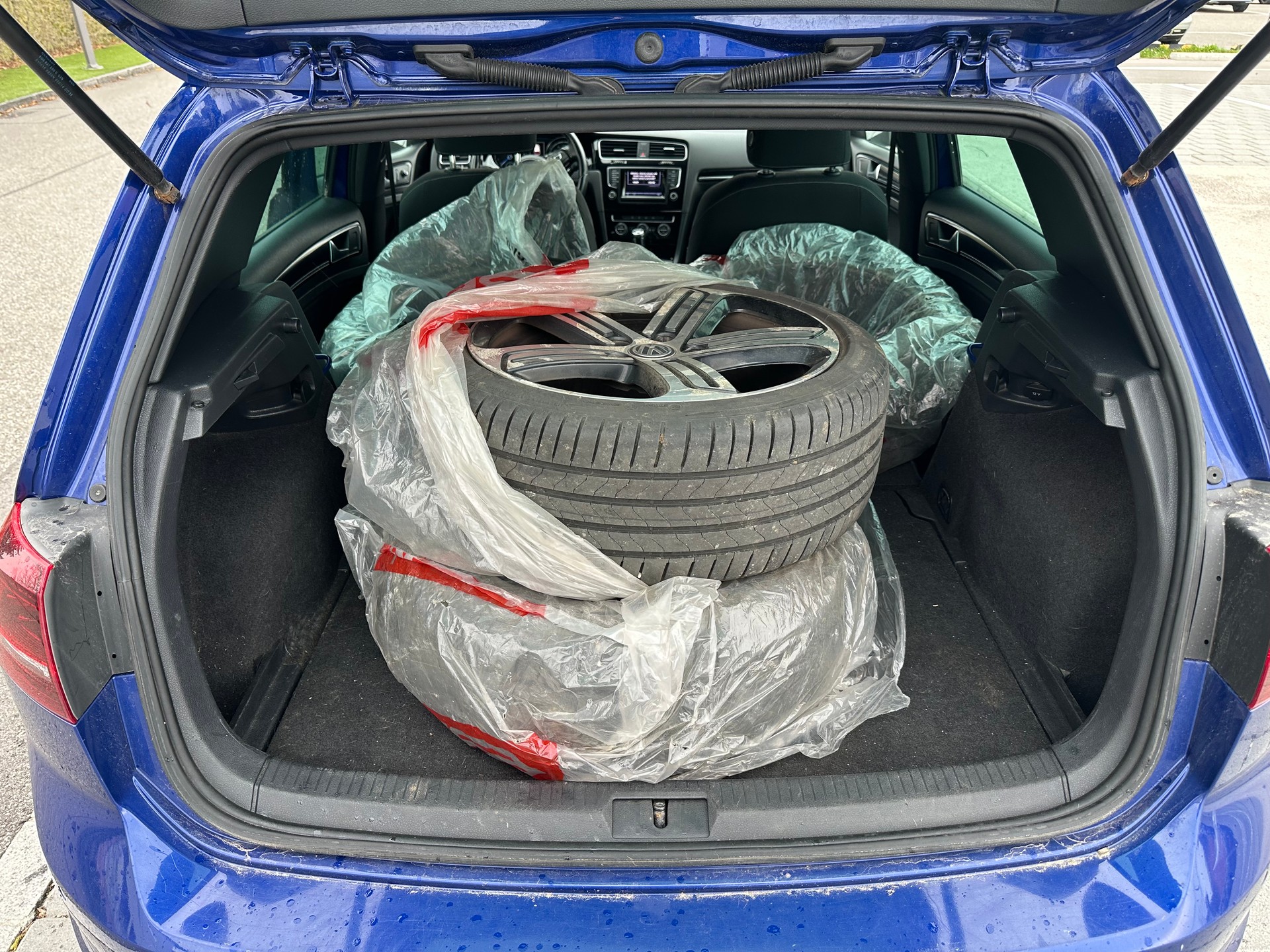 VW Golf 2.0 TSI R 4Motion-image-6