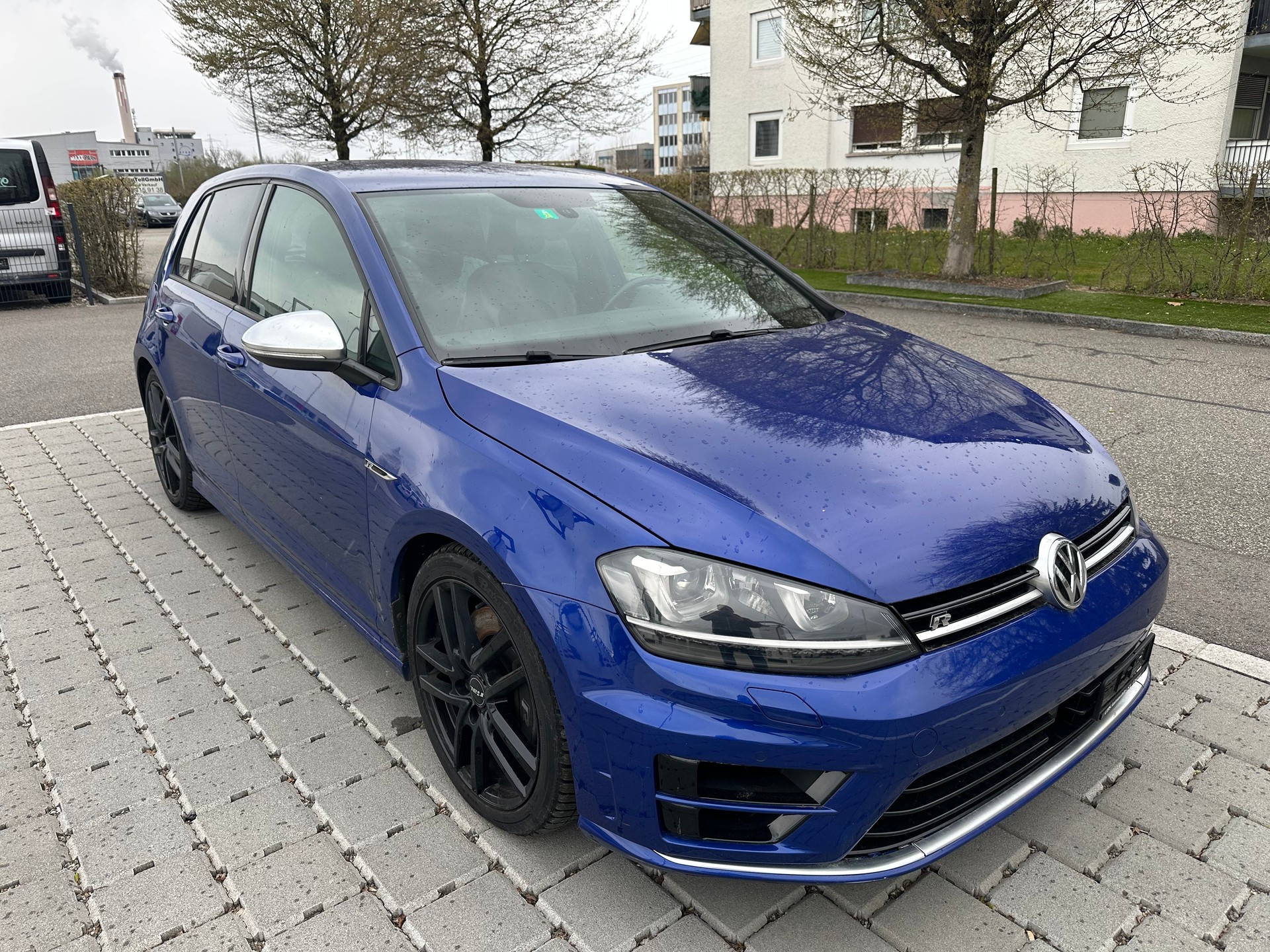 VW Golf 2.0 TSI R 4Motion-image-0