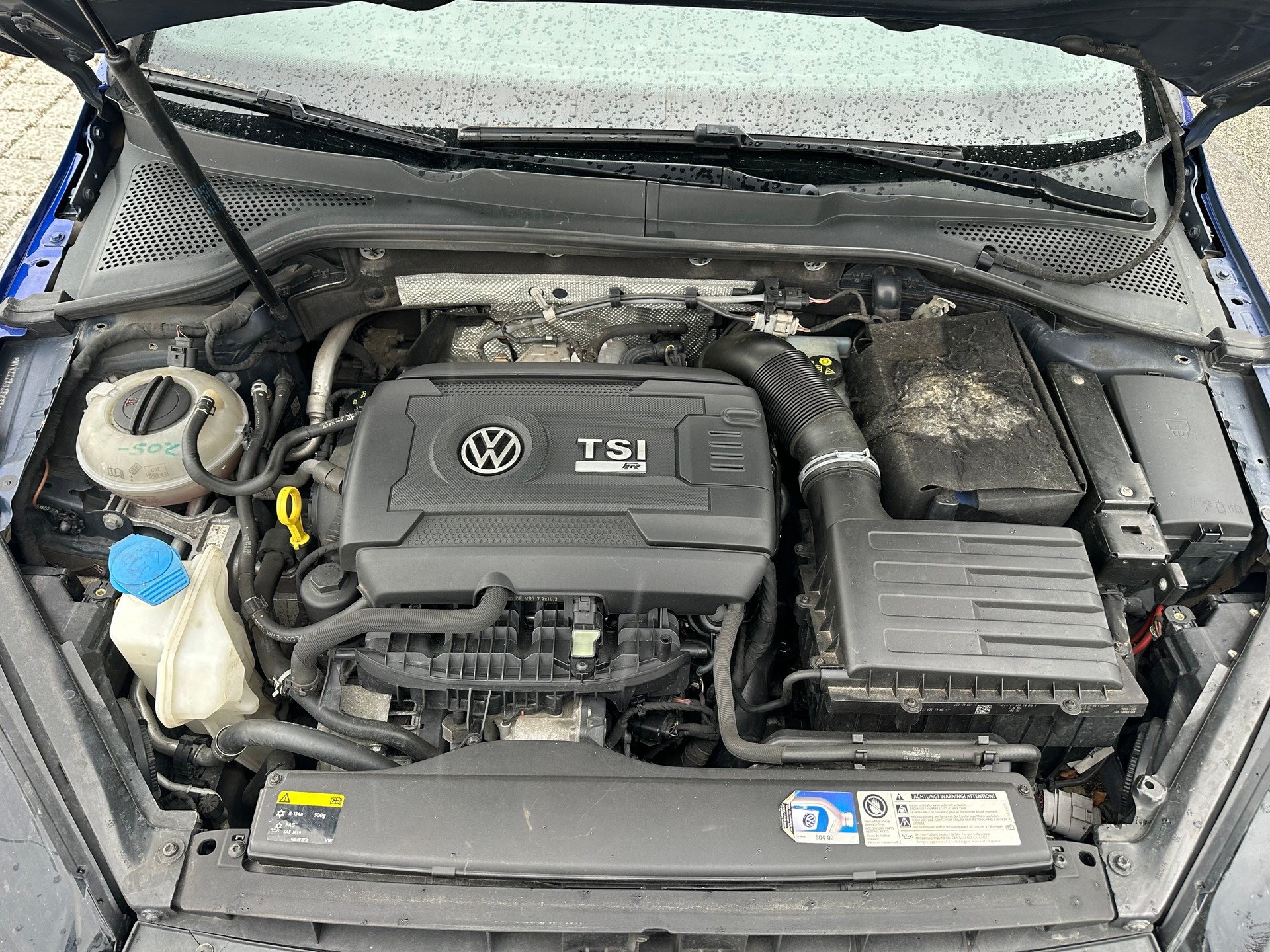 VW Golf 2.0 TSI R 4Motion-image-7