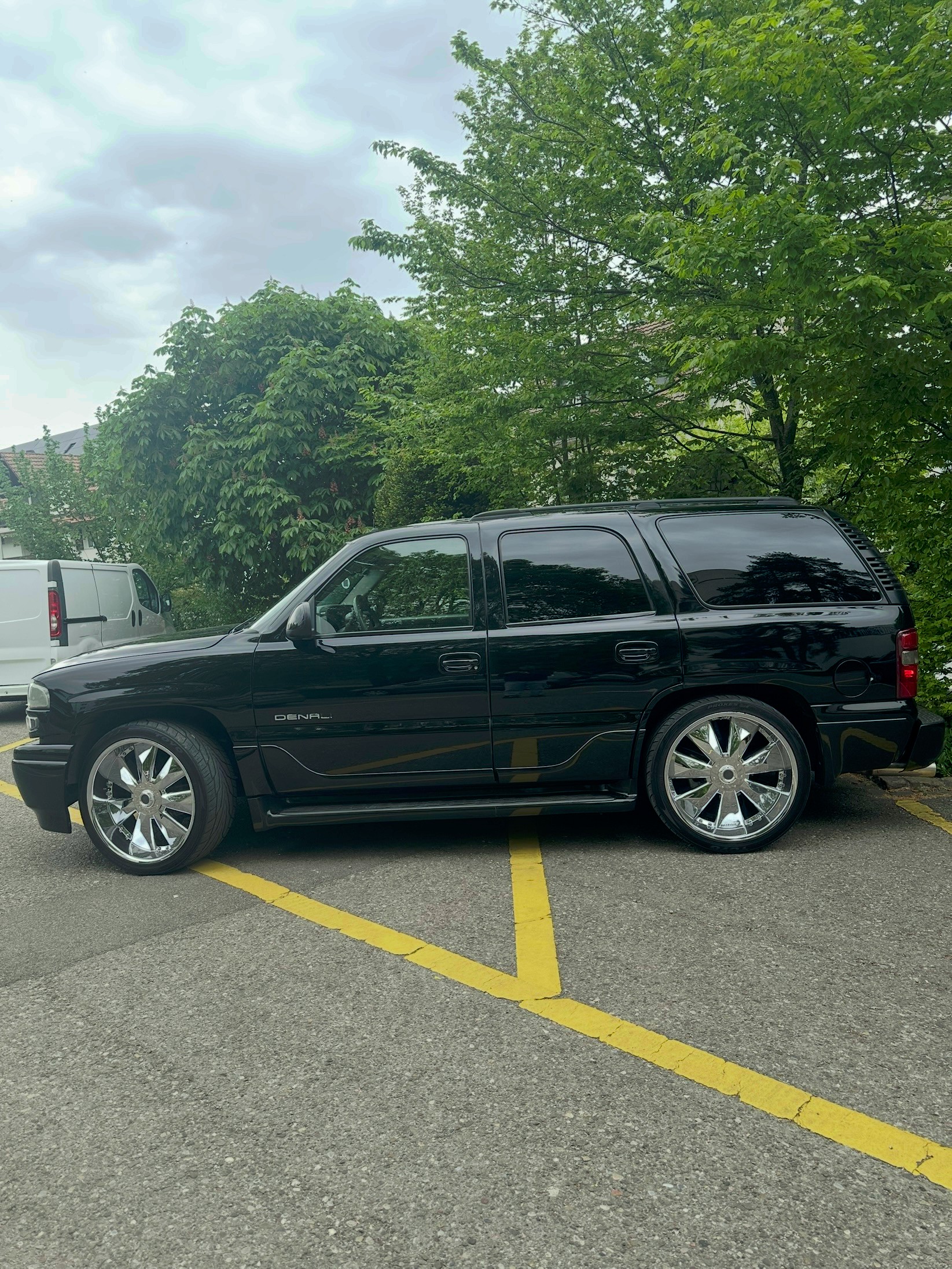 GMC Denali-image-1