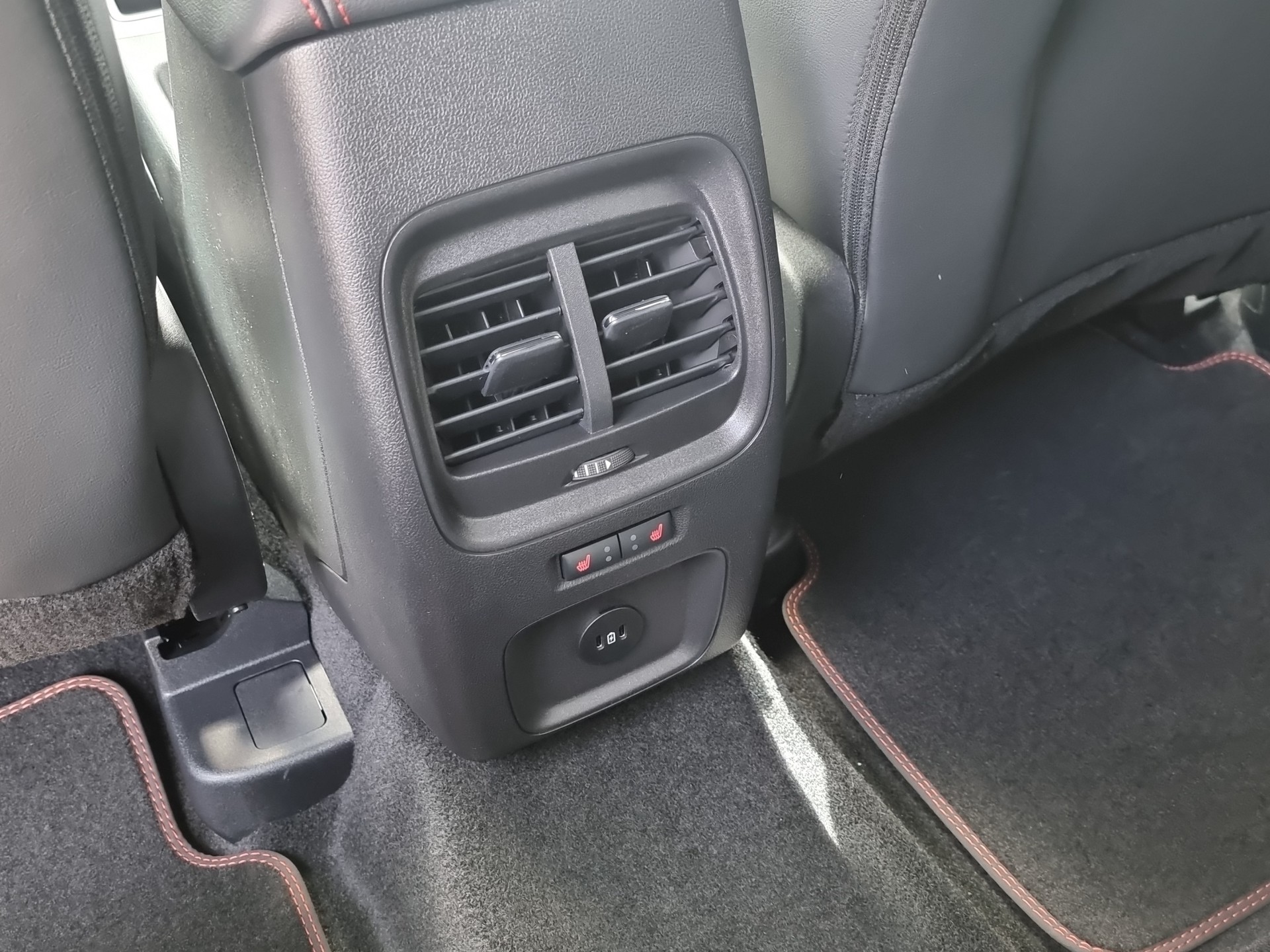 FORD Kuga 2.5 Hybrid ST-Line X 4x4-image-13