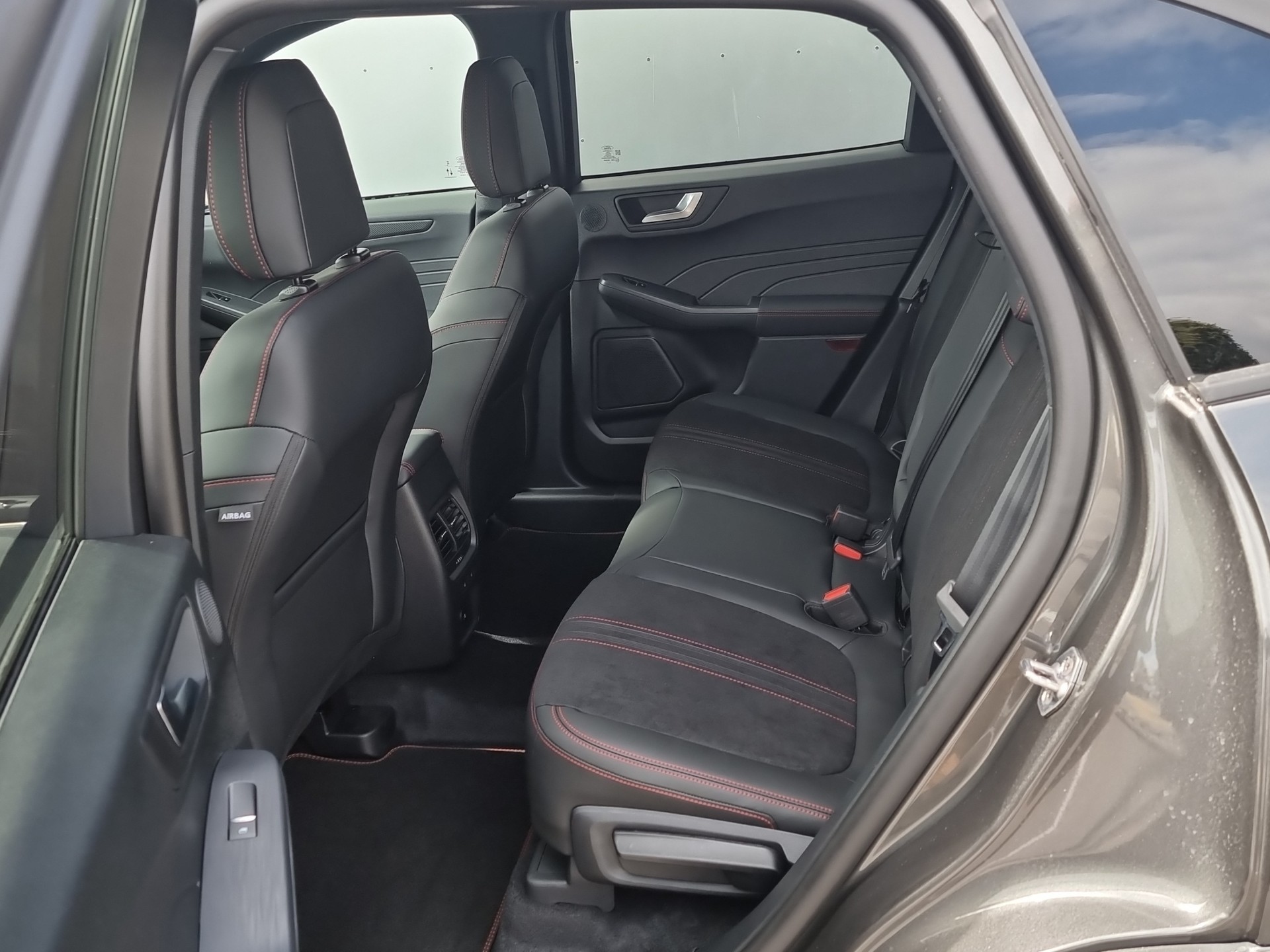 FORD Kuga 2.5 Hybrid ST-Line X 4x4-image-12
