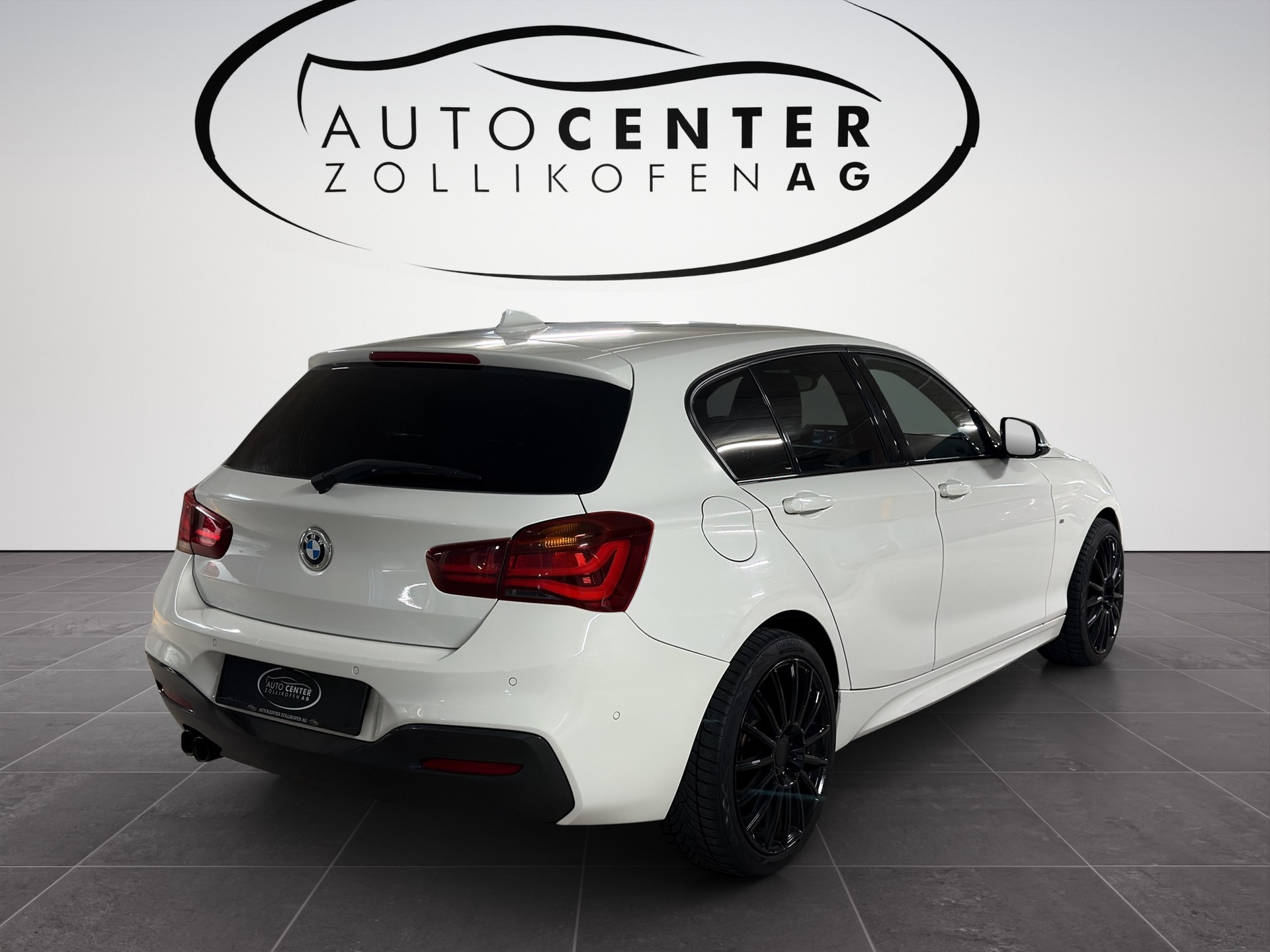 BMW 120d xDrive Edition M Sport Steptronic-image-5