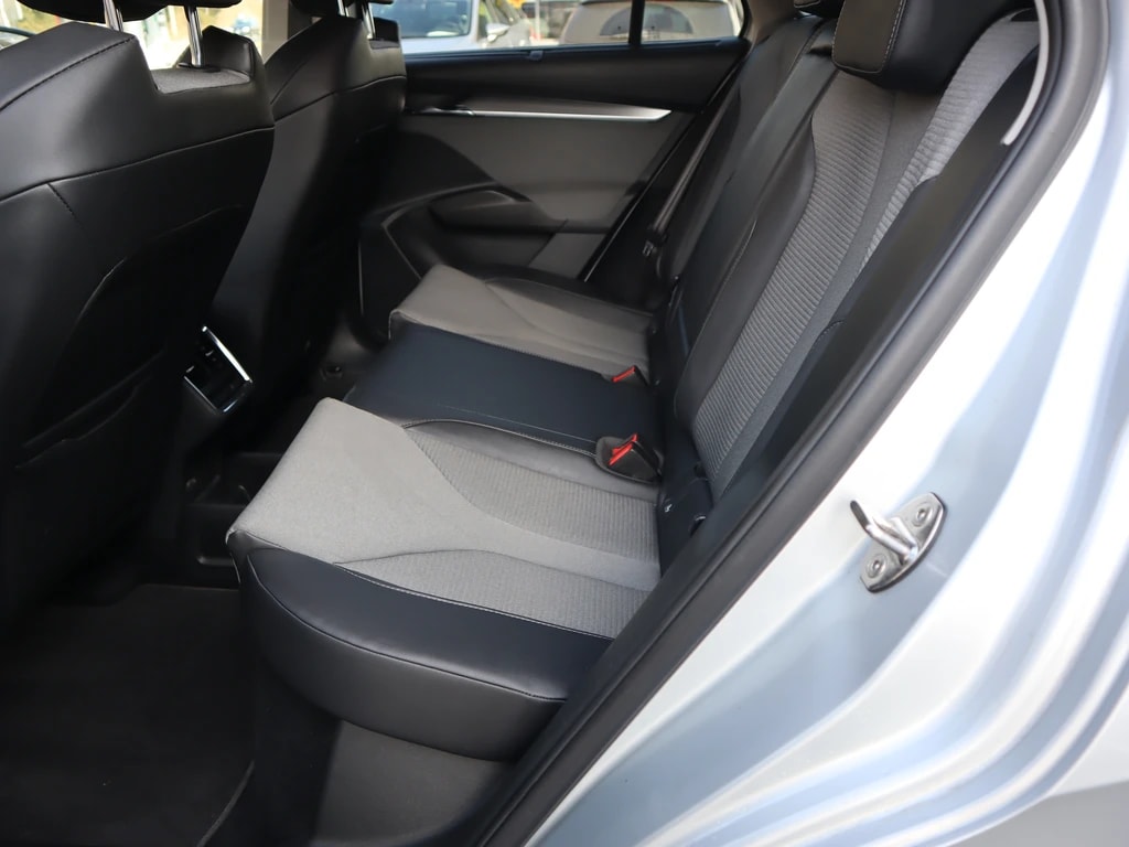 SKODA Enyaq iV 80 ** 204 PS ** Teil-Leder ** Gr-Navi ** RF-Kamera ** Abstandsregelsysteme ** Neues Modell **-image-11