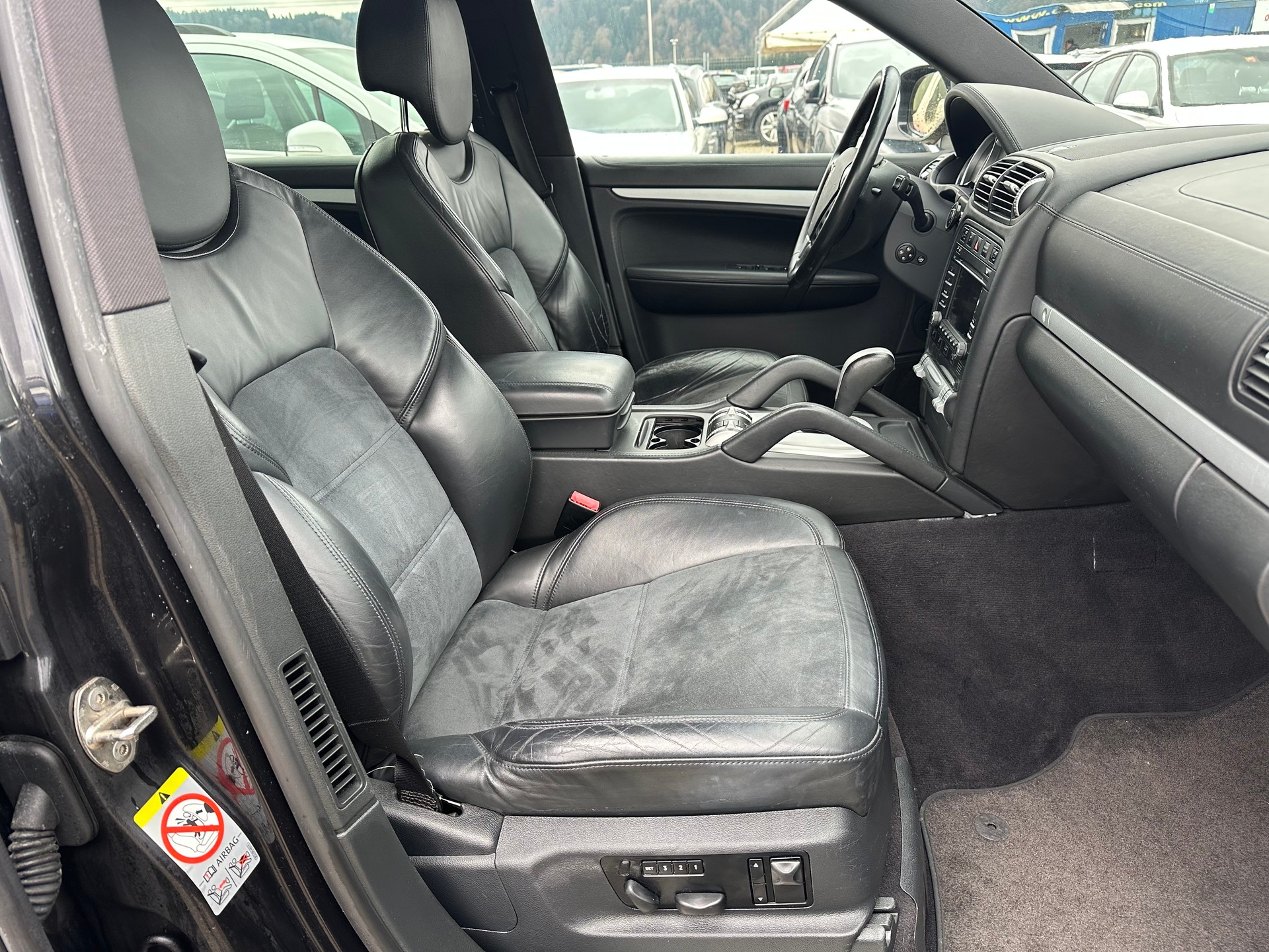 PORSCHE Cayenne S-image-12