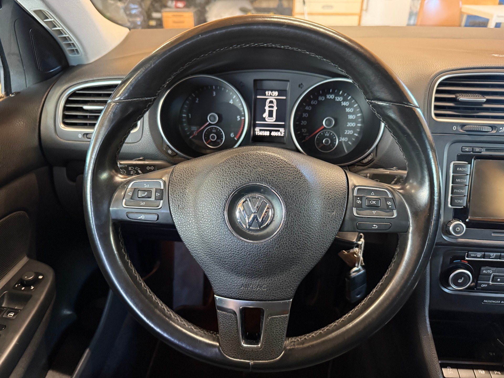 VW Golf Variant 1.6 TDI Team 4Motion-image-9