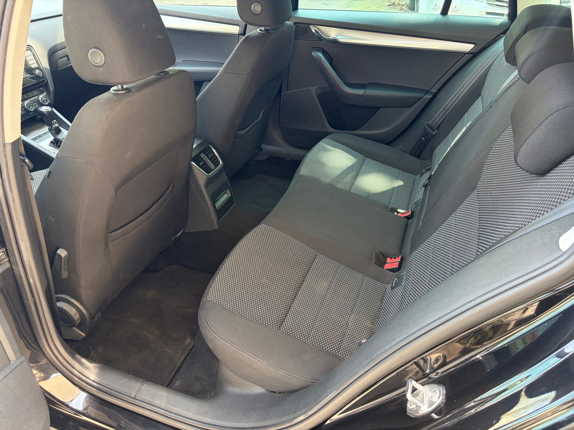 SKODA Octavia Combi 2.0 TDI Ambition 4x4 DSG-image-13