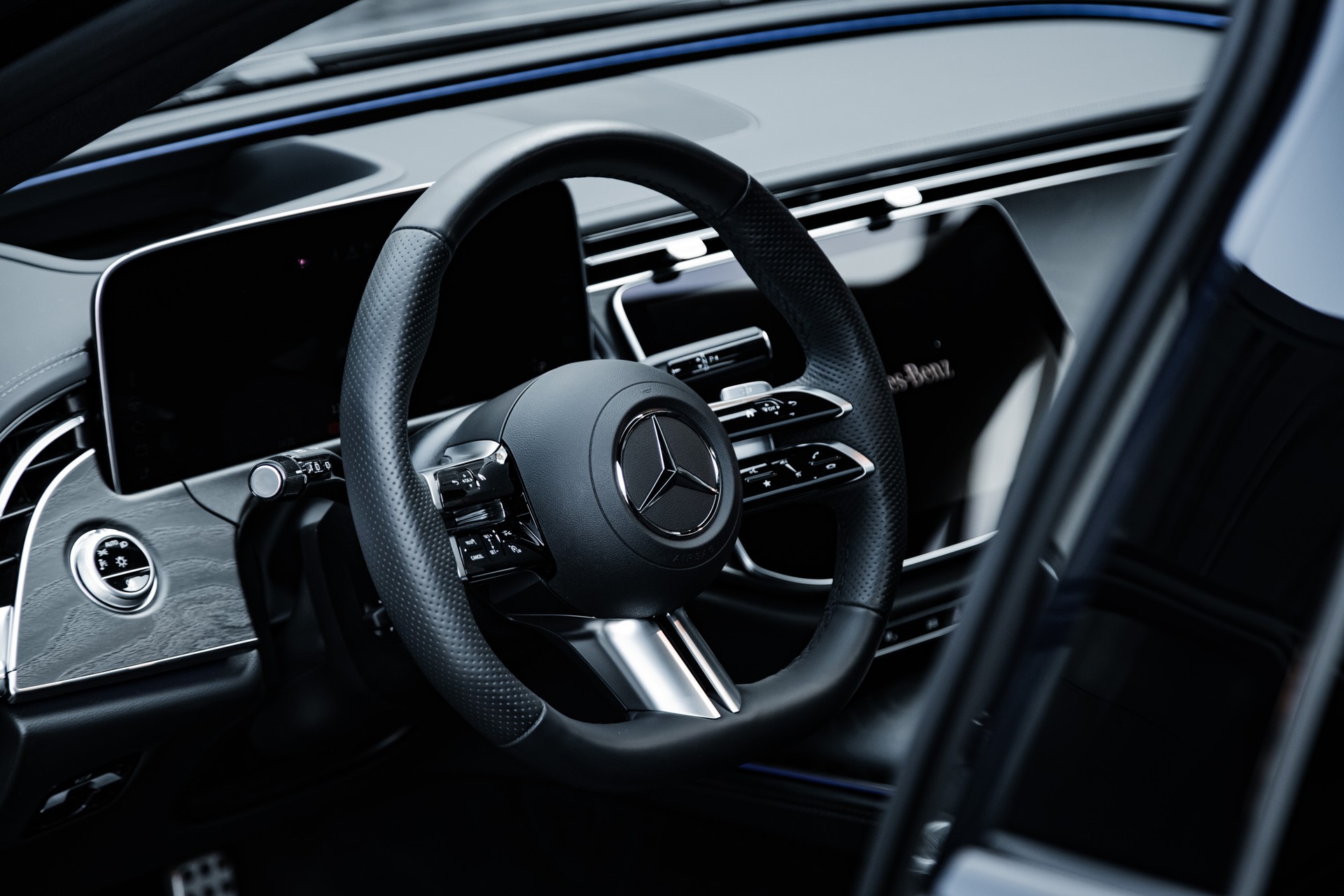 MERCEDES-BENZ E 450 T 9G-Tronic 4Matic-image-17