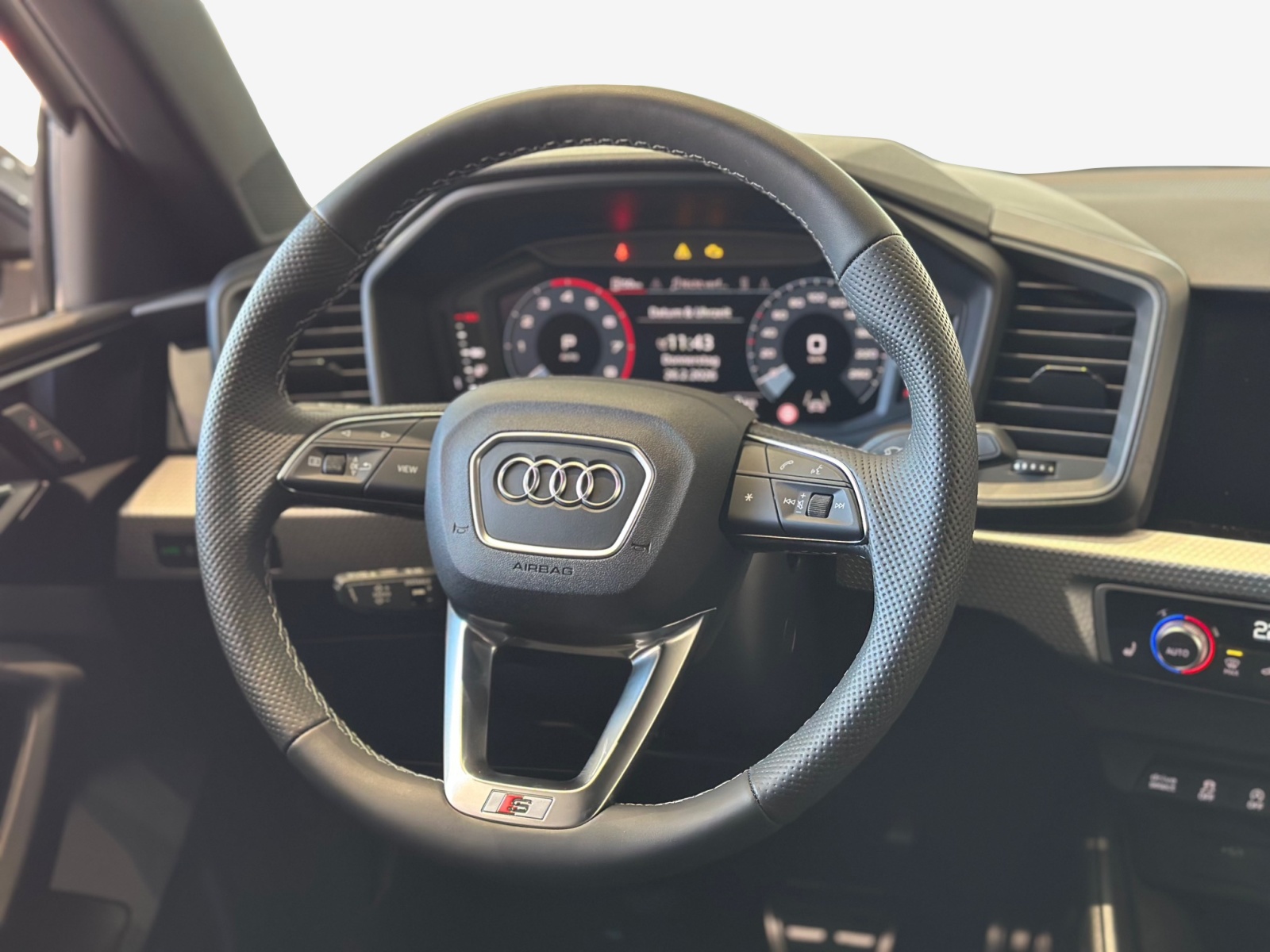 AUDI A1 Sportback 40 TFSI S Line S-tronic-image-9