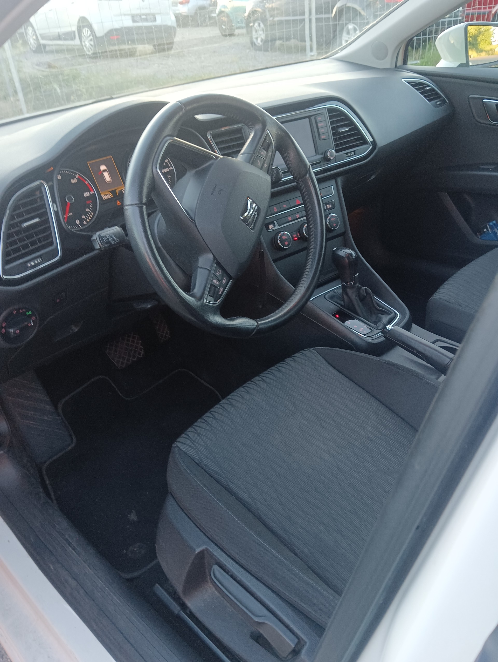 SEAT Leon ST 1.6 TDI Style DSG-image-1