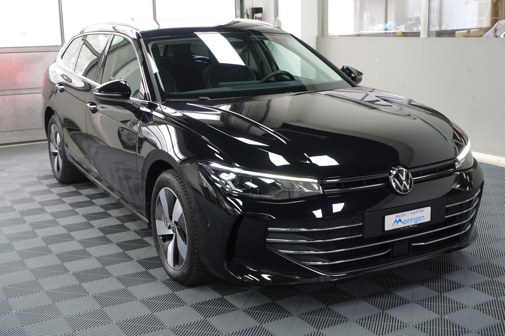 VW Passat Variant 2.0 TDI Business DSG-showroom-element-1