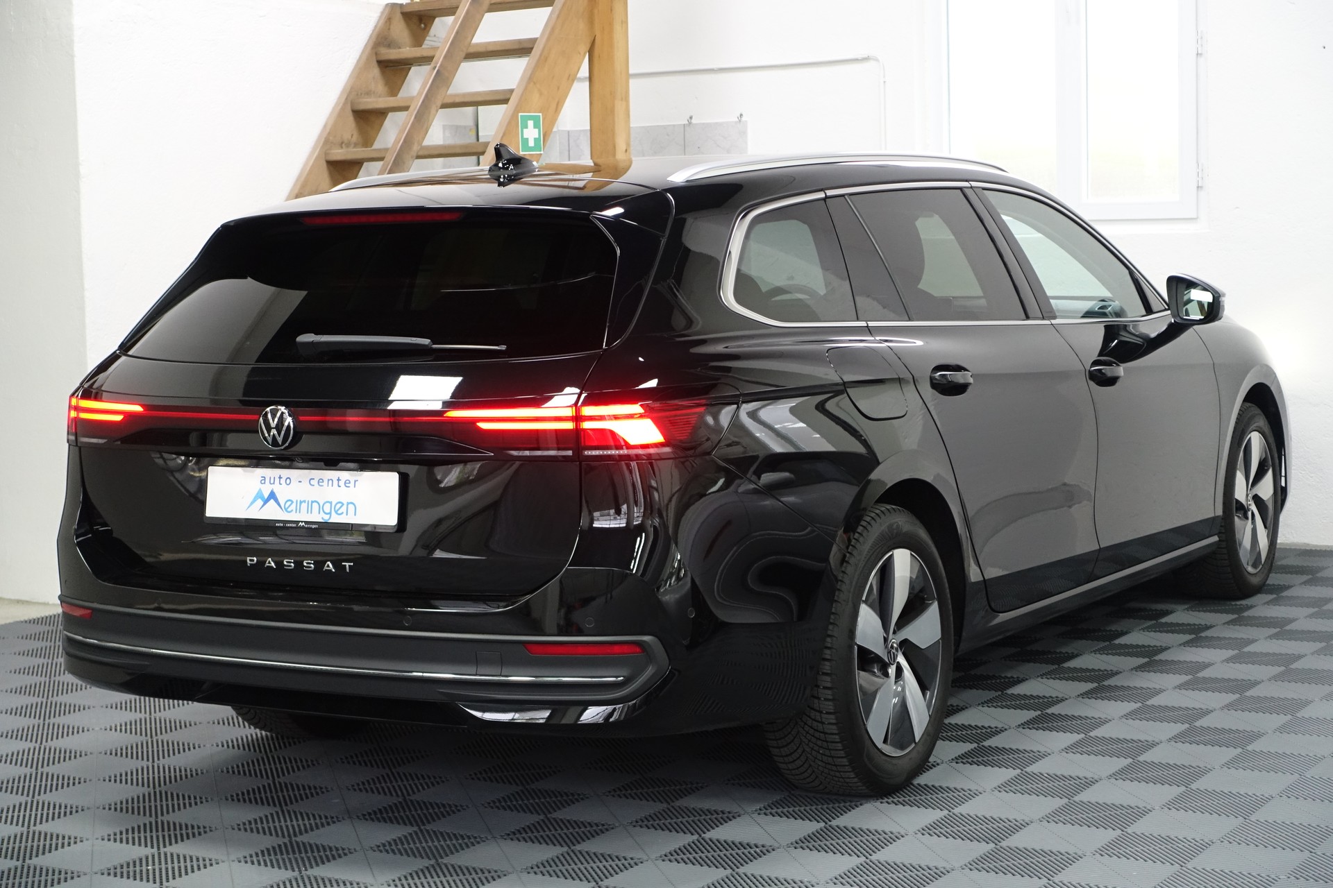VW Passat Variant 2.0 TDI Business DSG-image-5