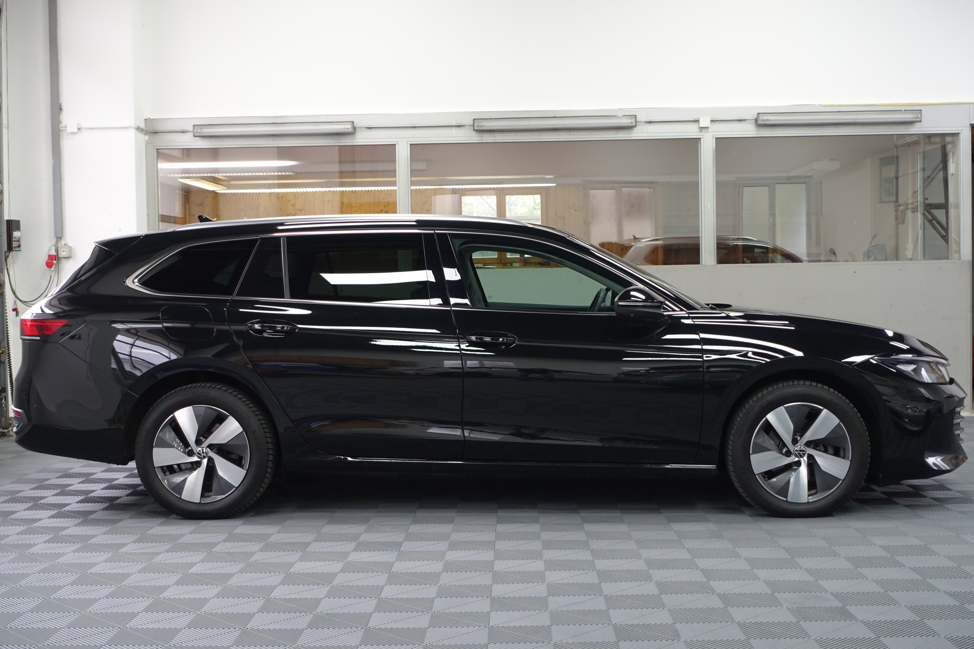 VW Passat Variant 2.0 TDI Business DSG-showroom-element-3