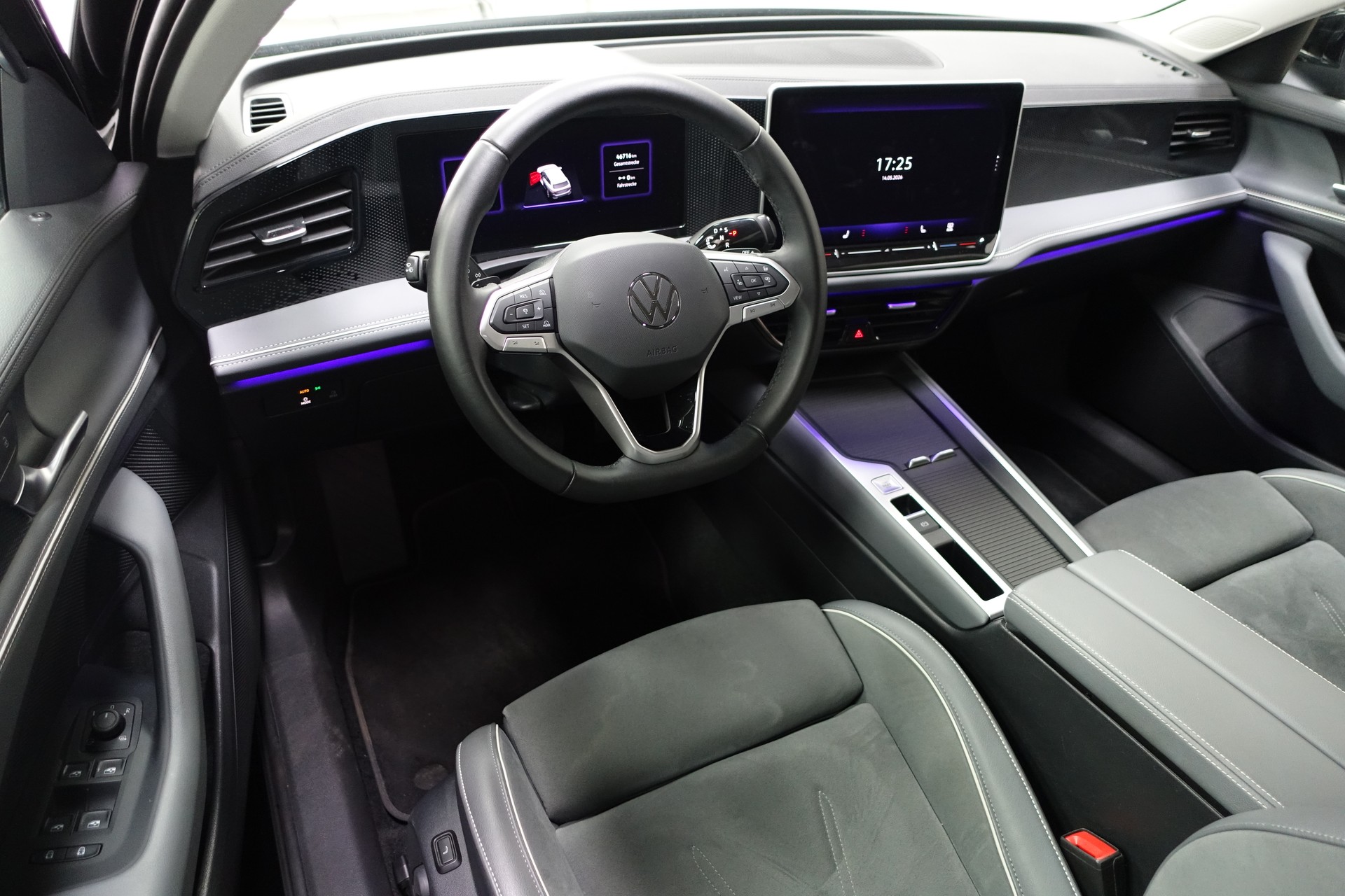 VW Passat Variant 2.0 TDI Business DSG-image-11