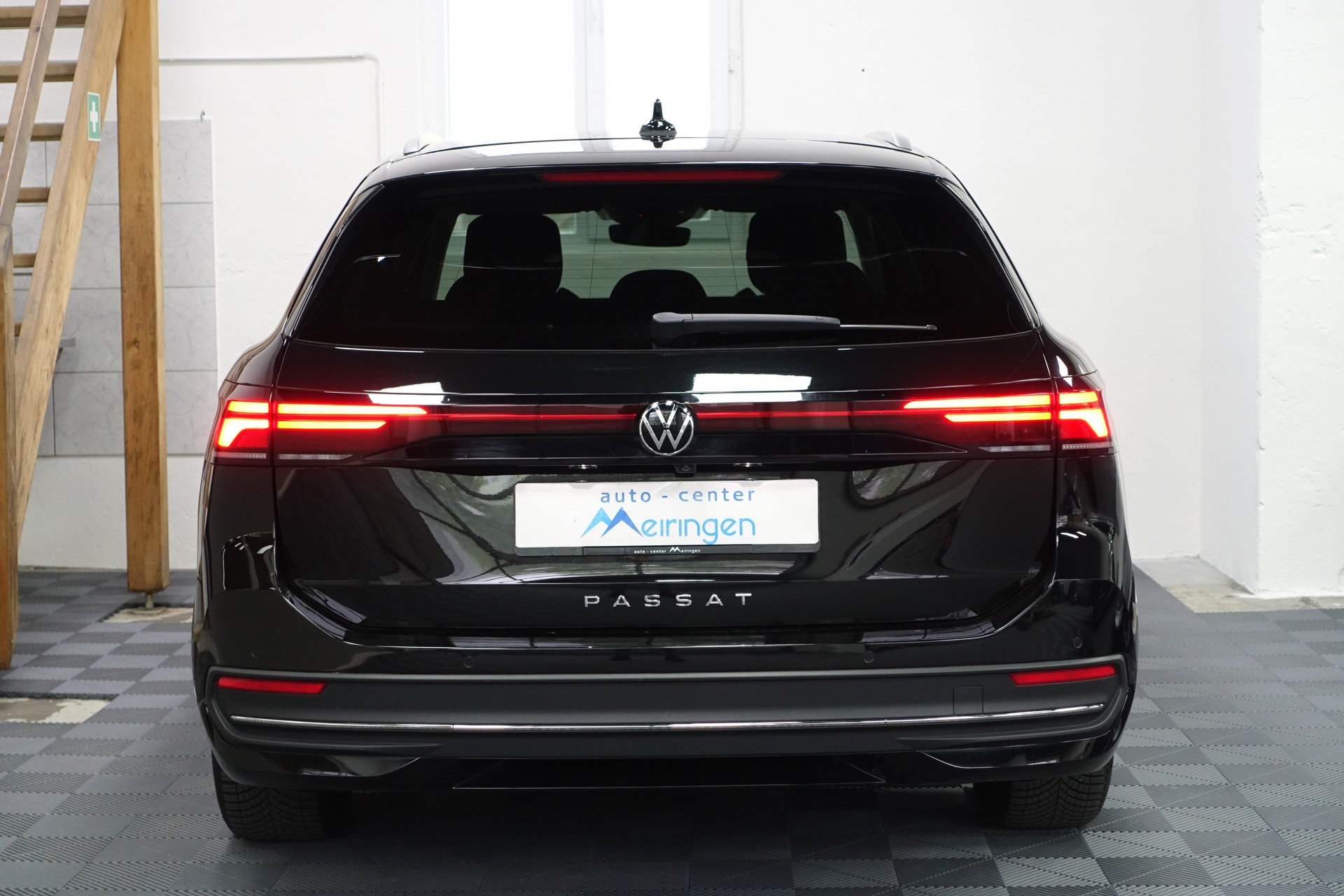 VW Passat Variant 2.0 TDI Business DSG-image-7