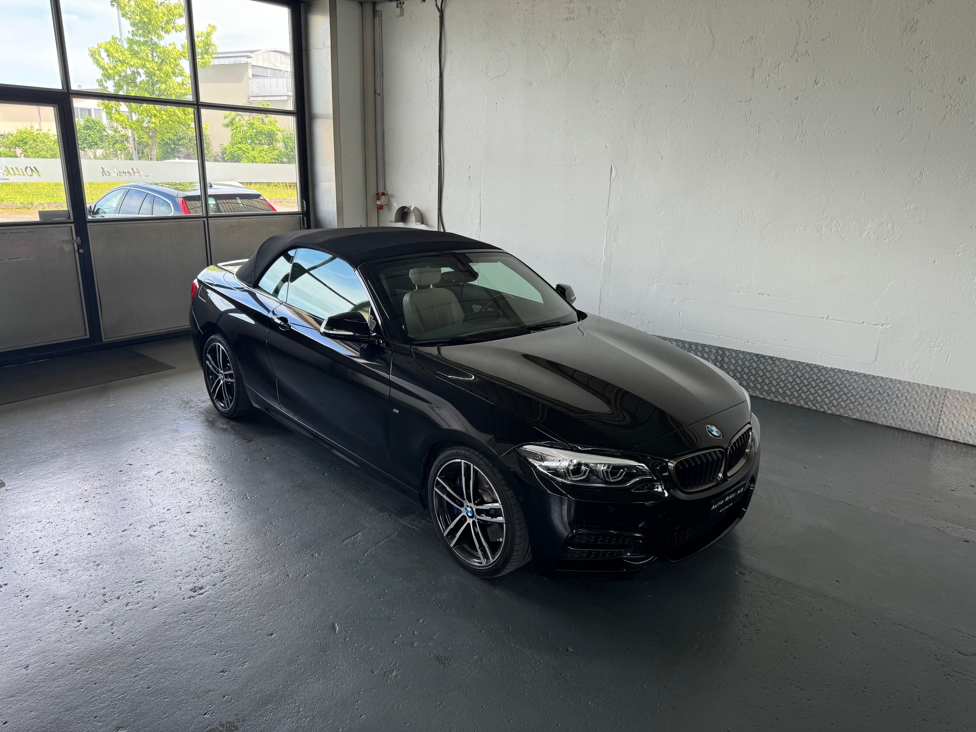 BMW M240i xDrive Steptronic-showroom-element-1