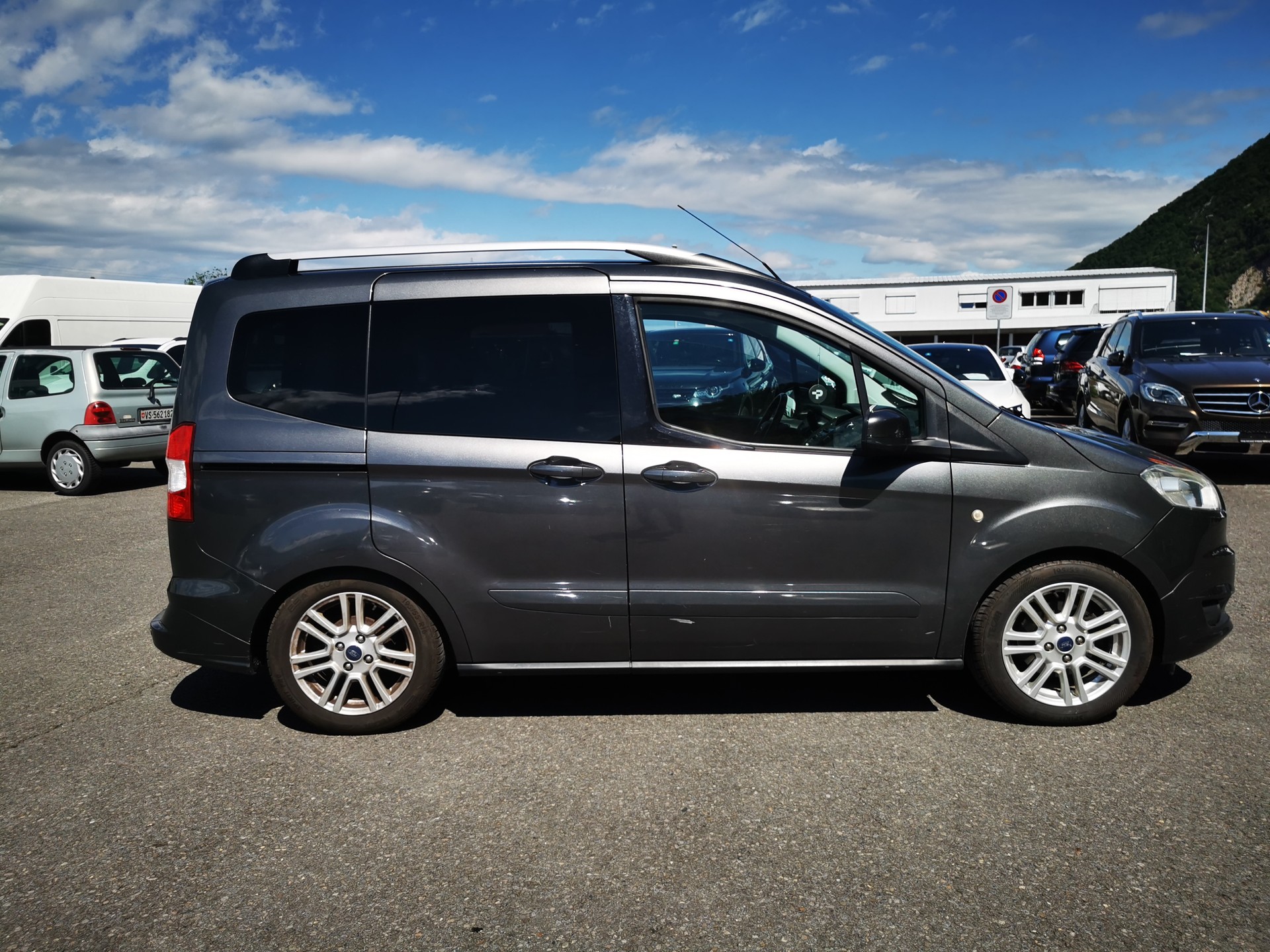 FORD Tourneo Courier 1.0 SCTi Titanium-image-0
