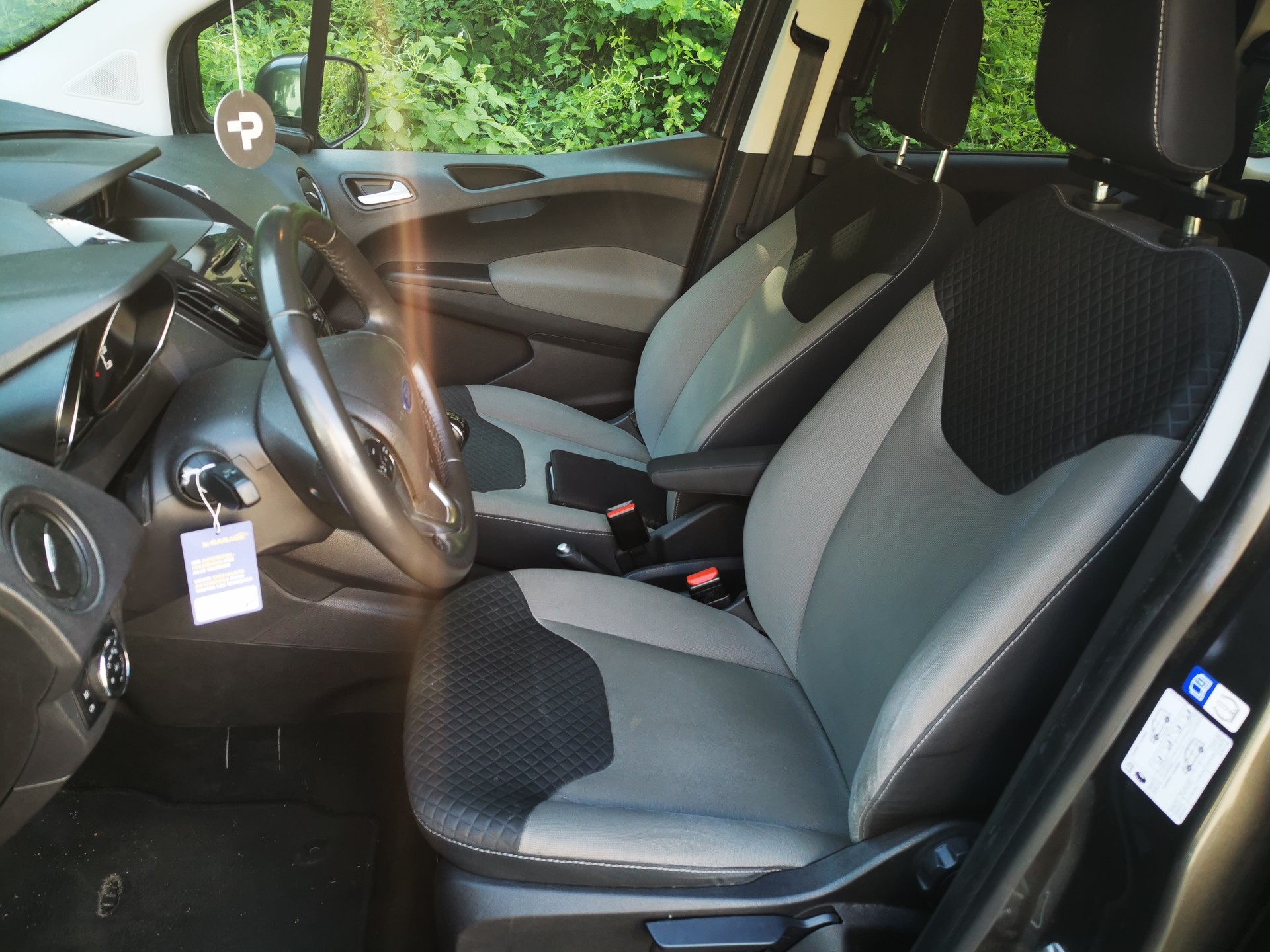 FORD Tourneo Courier 1.0 SCTi Titanium-image-8